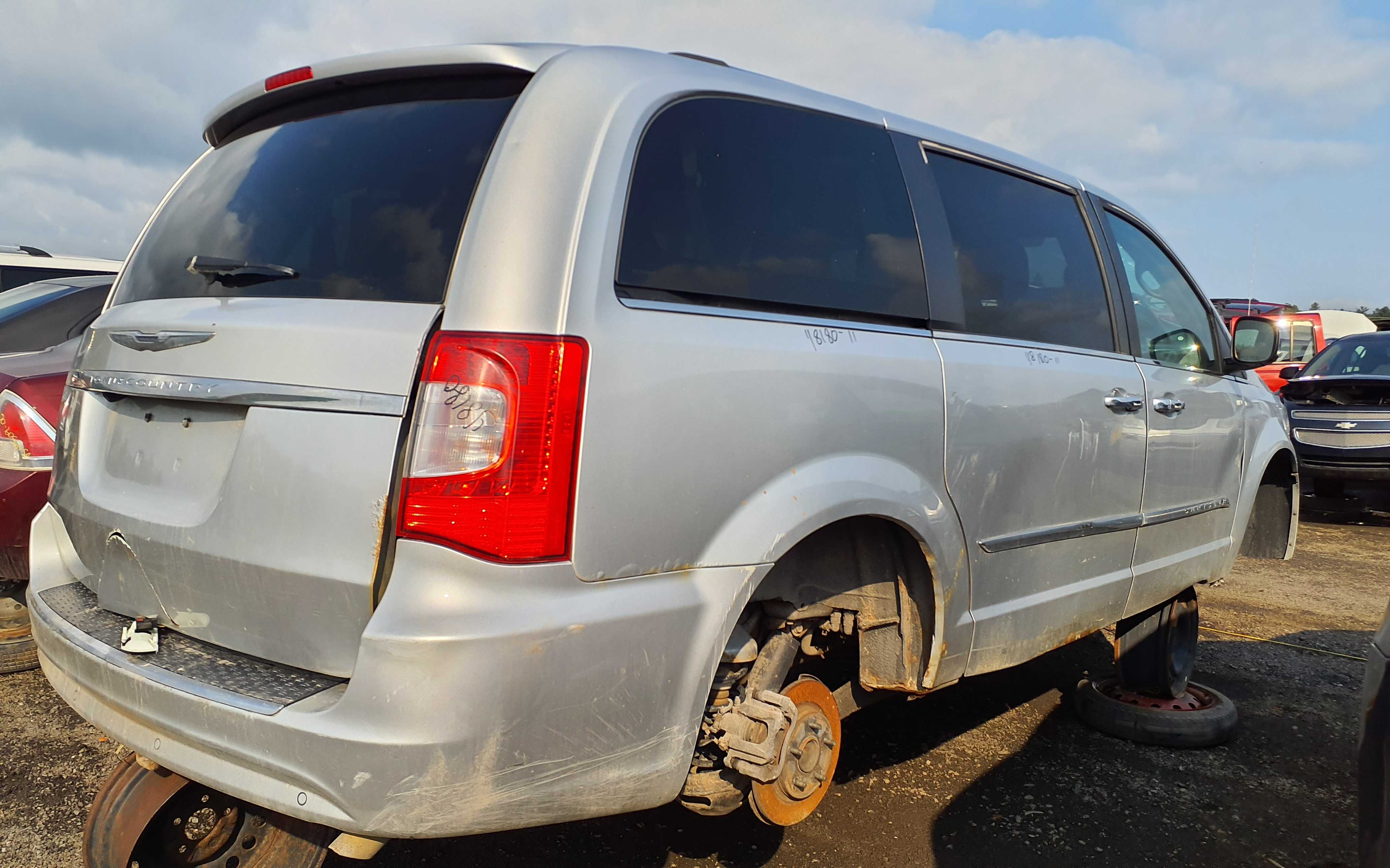 CHRYSLER TOWN &amp; COUNTRY 2011
