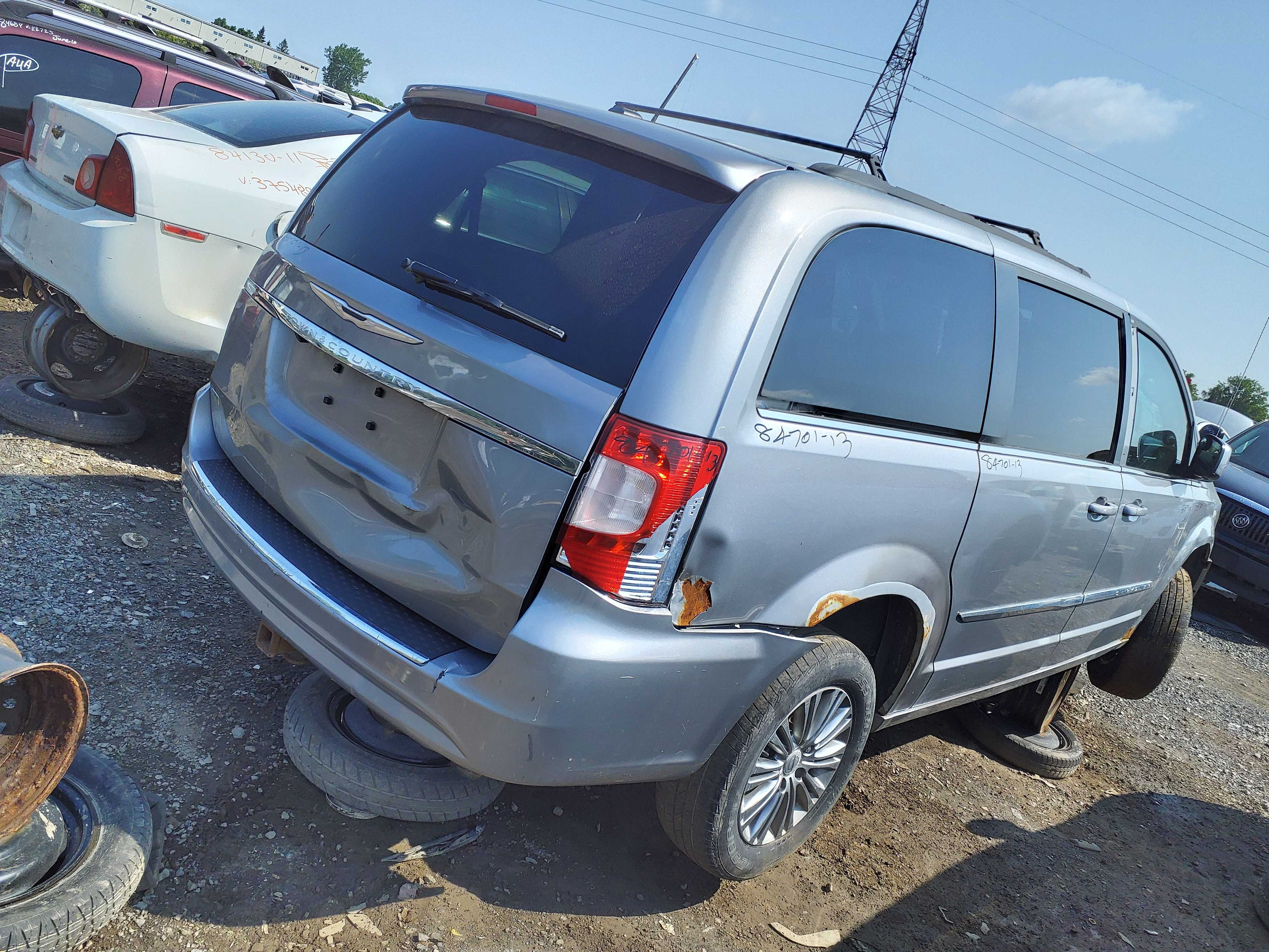 CHRYSLER TOWN &amp; COUNTRY 2013