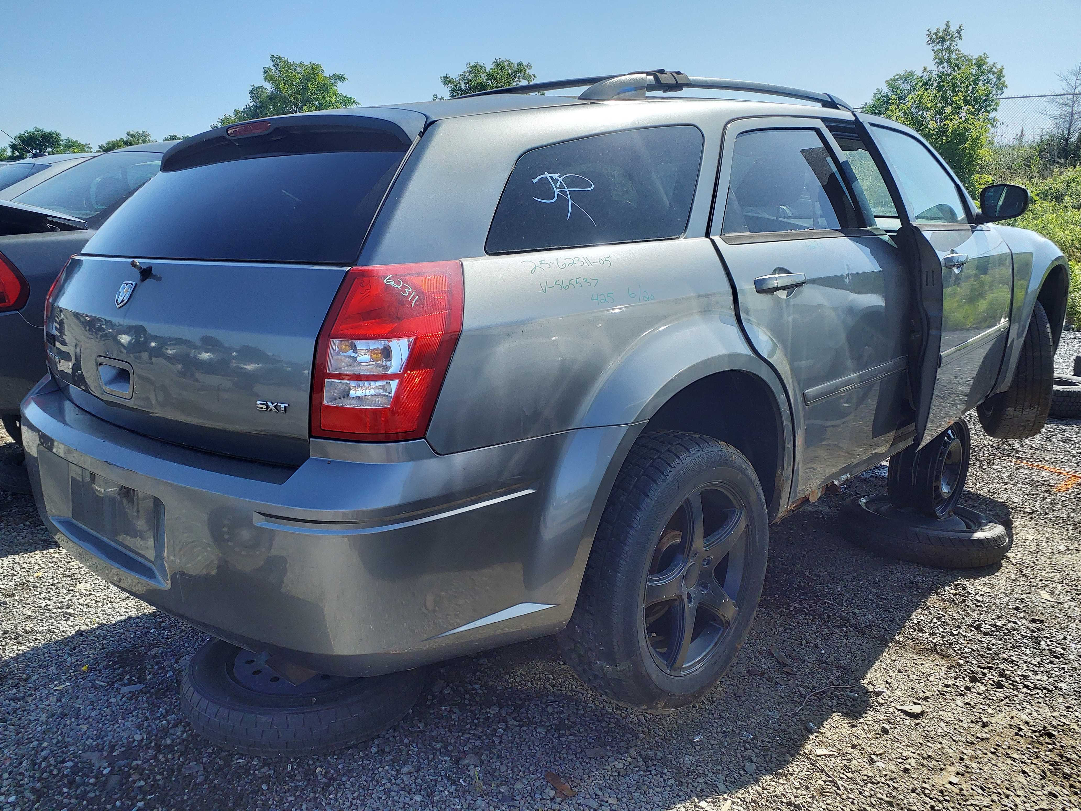 DODGE MAGNUM 2005