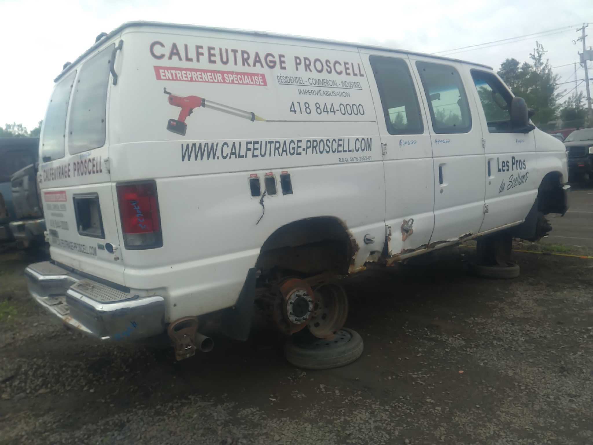 FORD ECONOLINE 2010