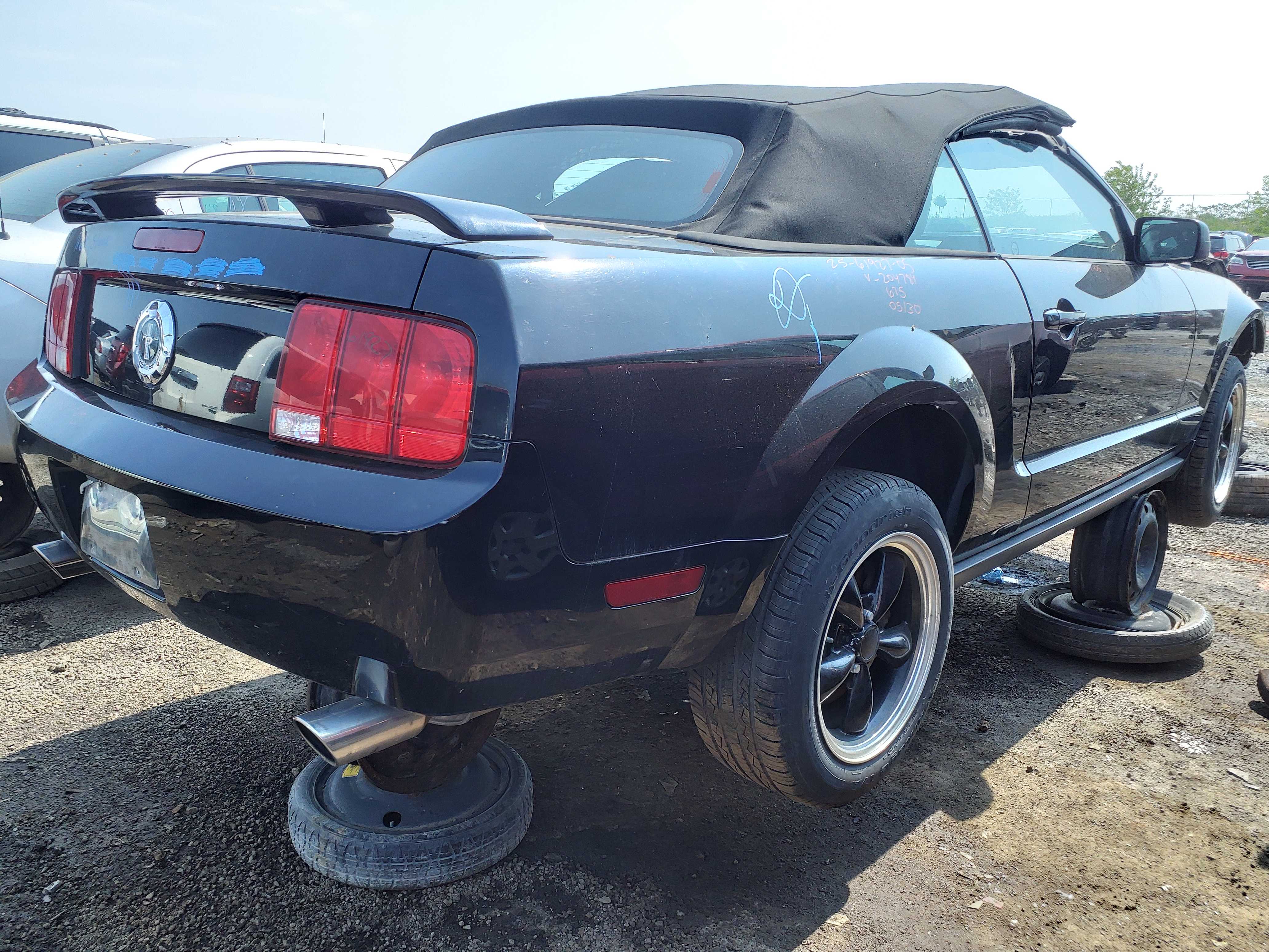 FORD MUSTANG 2005