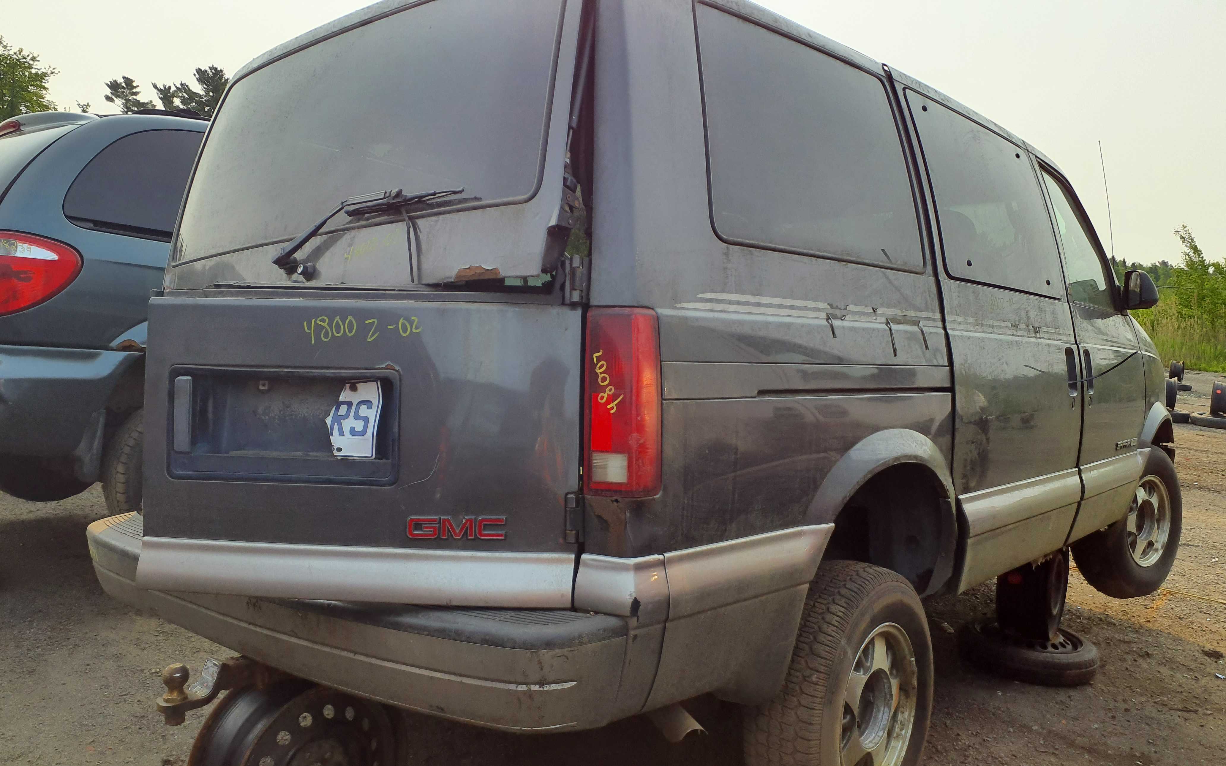 GMC SAFARI 2002