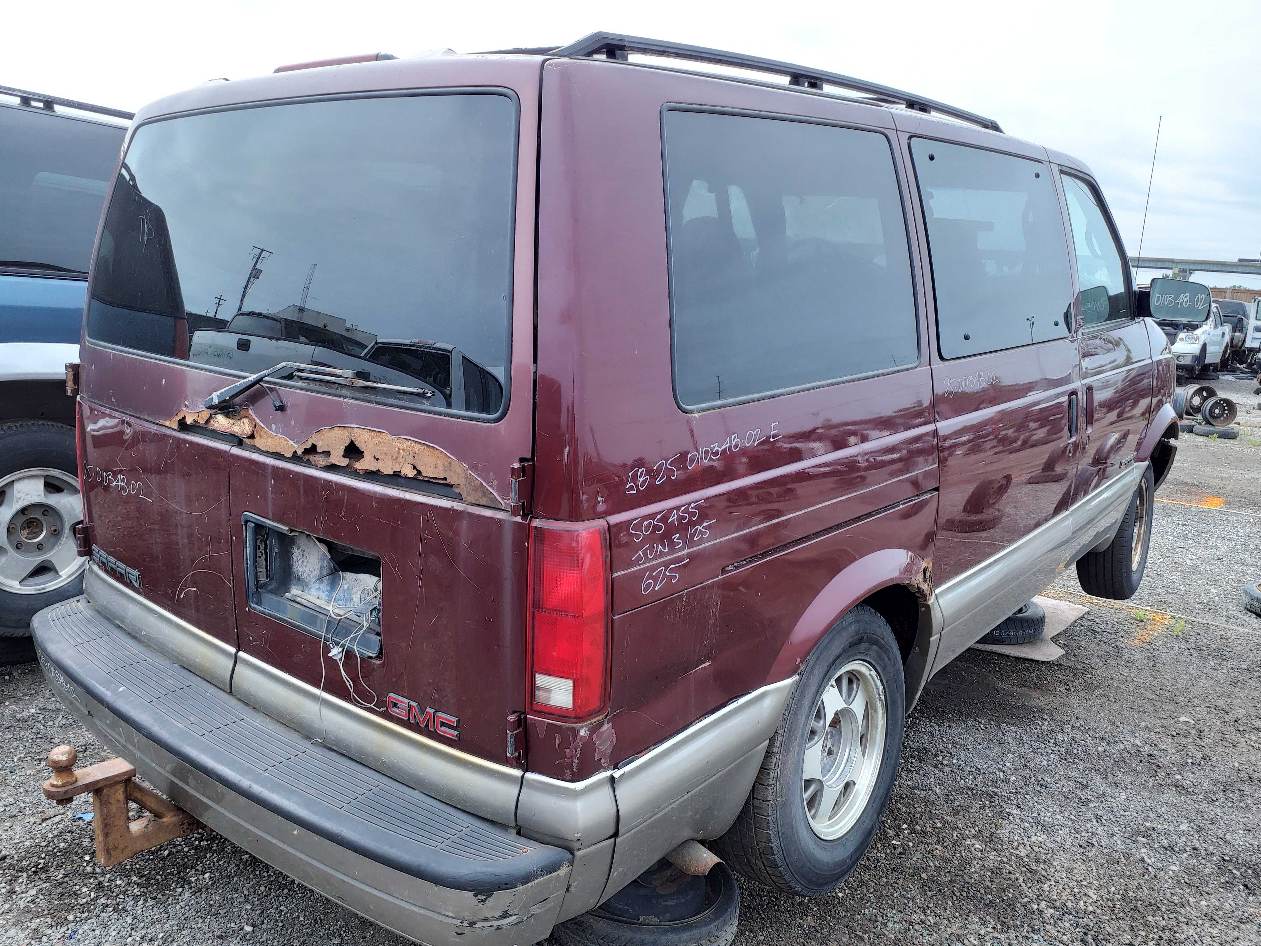 GMC SAFARI 2002
