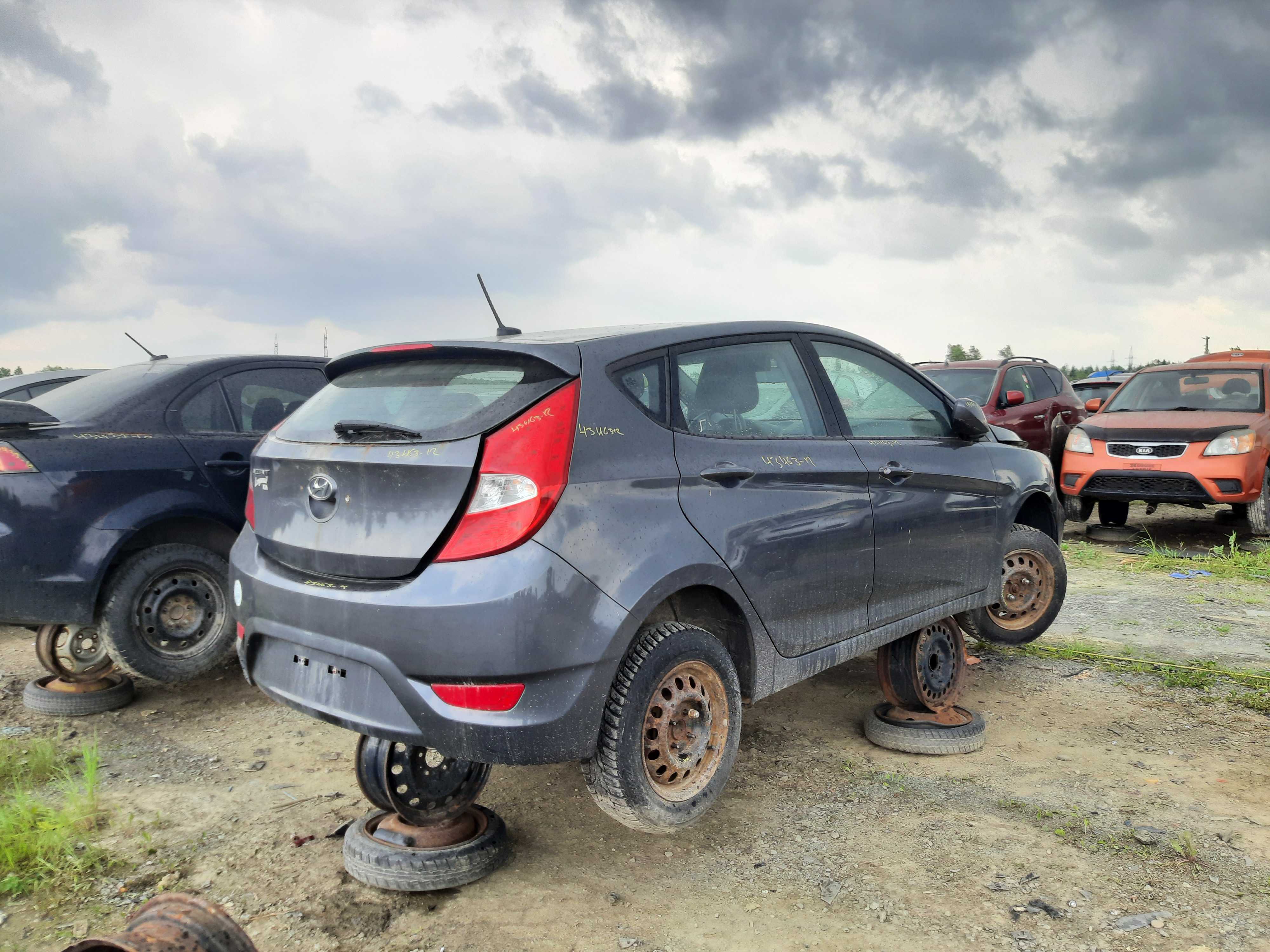 HYUNDAI ACCENT 2012