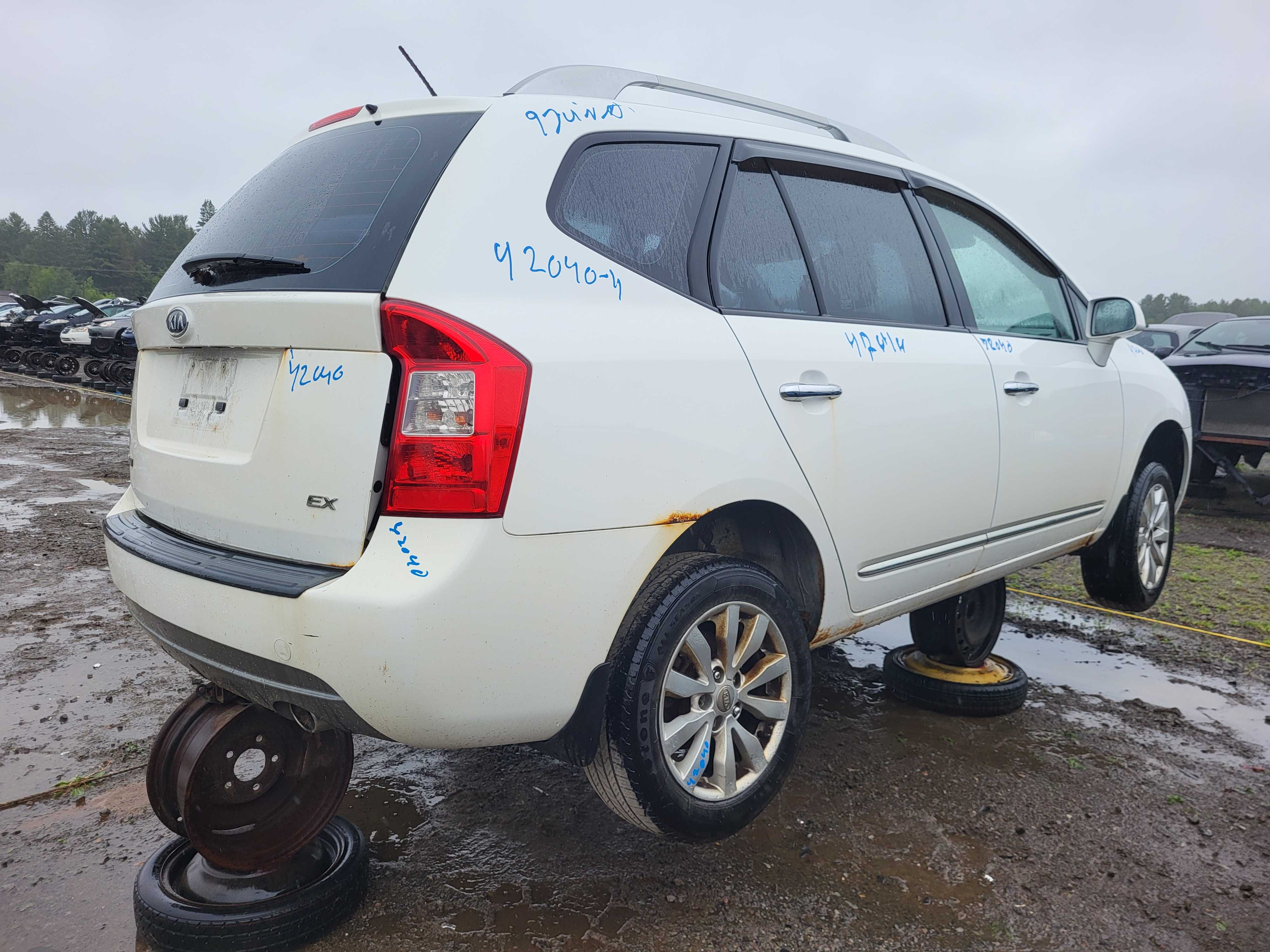 KIA RONDO 2011