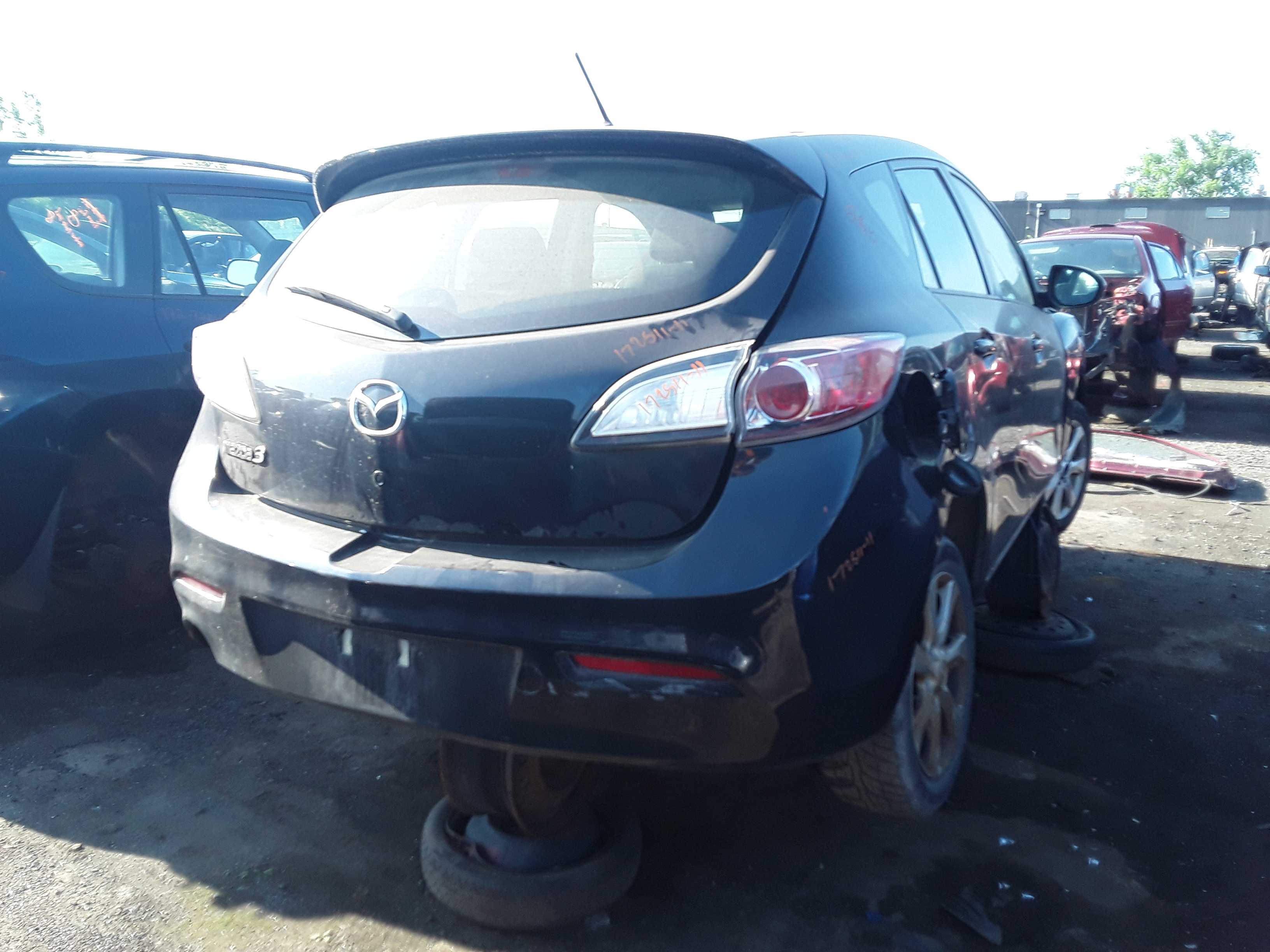 MAZDA MAZDA3 2011