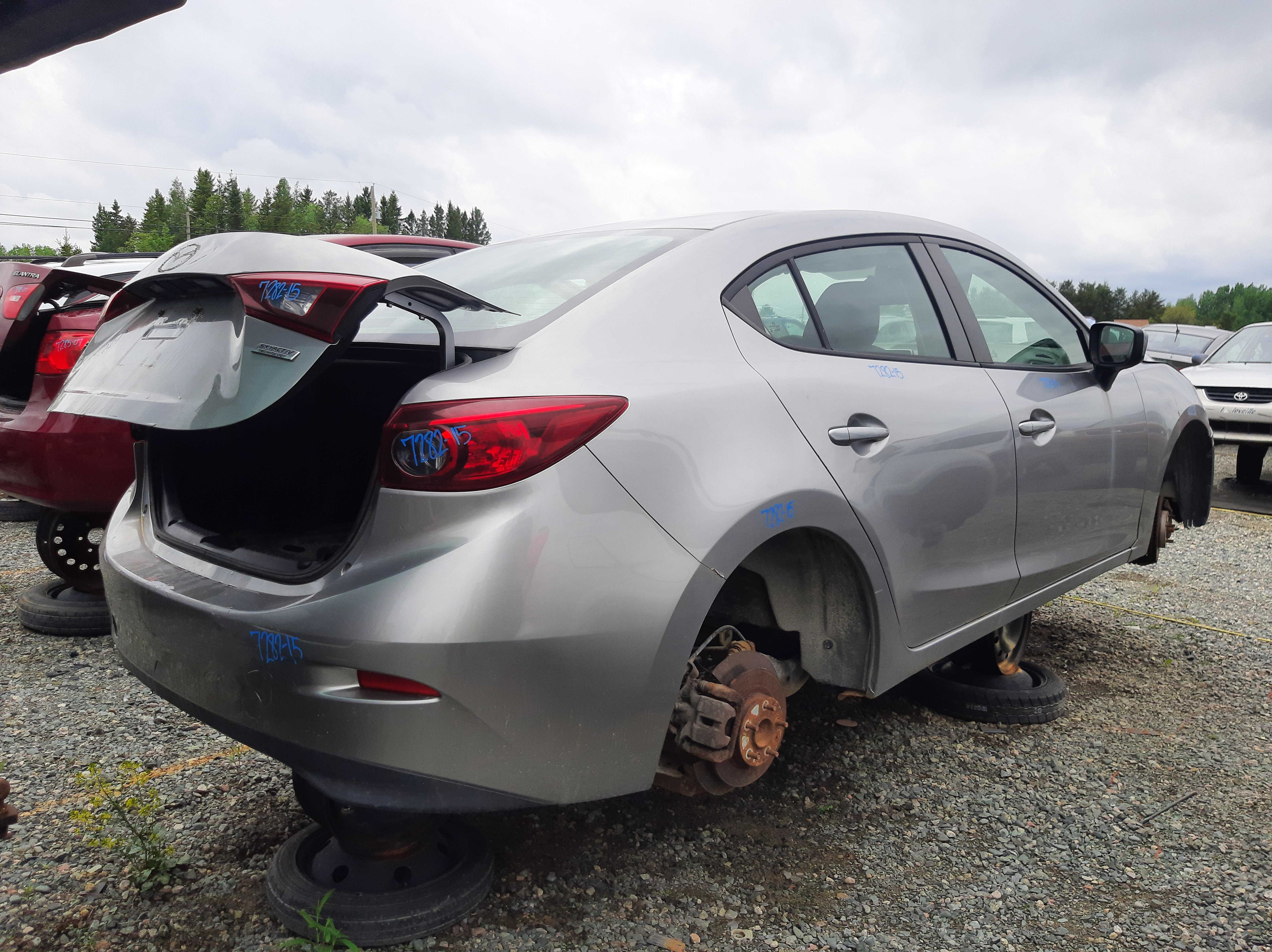 MAZDA MAZDA3 2015