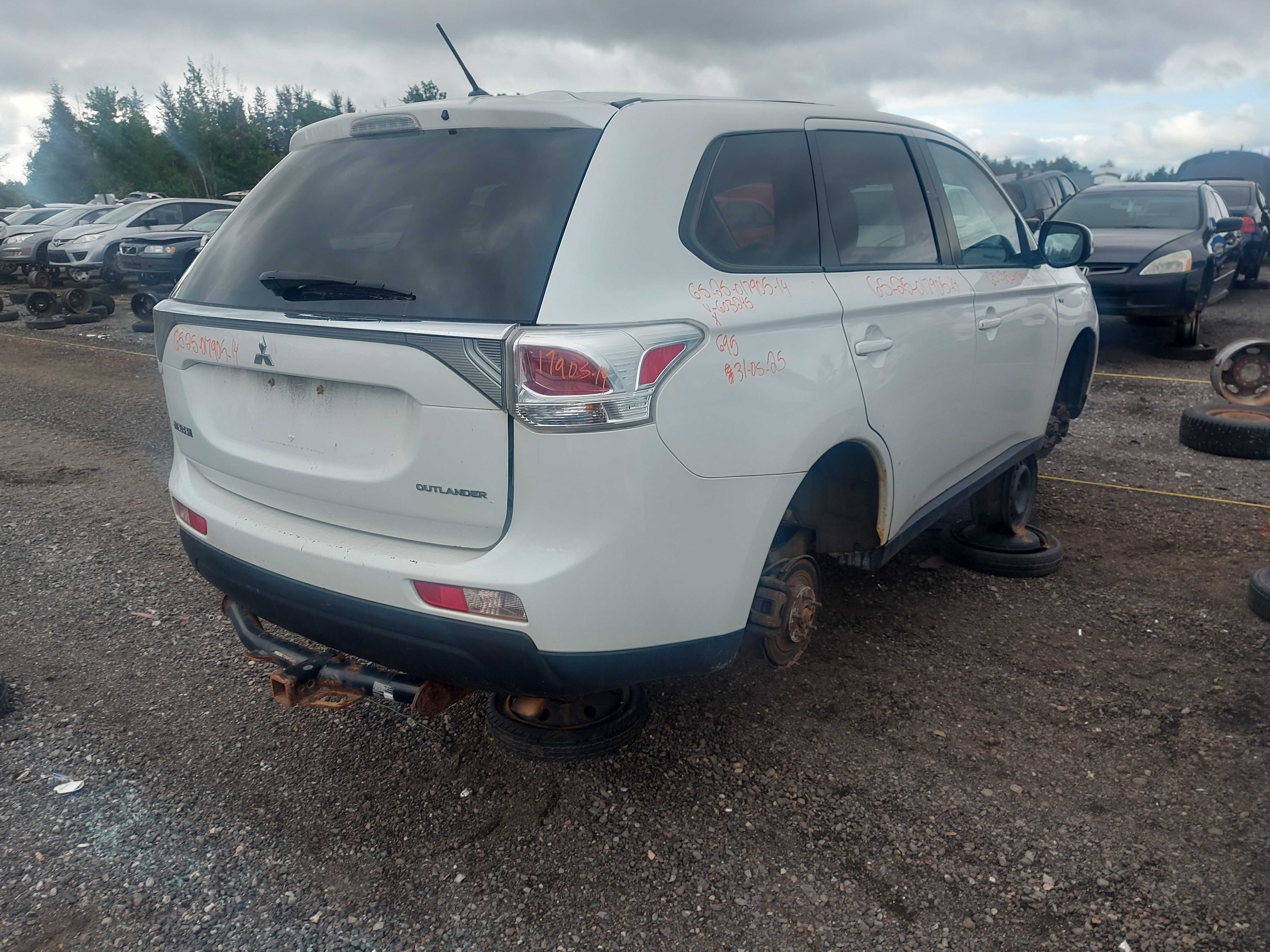 MITSUBISHI OUTLANDER 2014