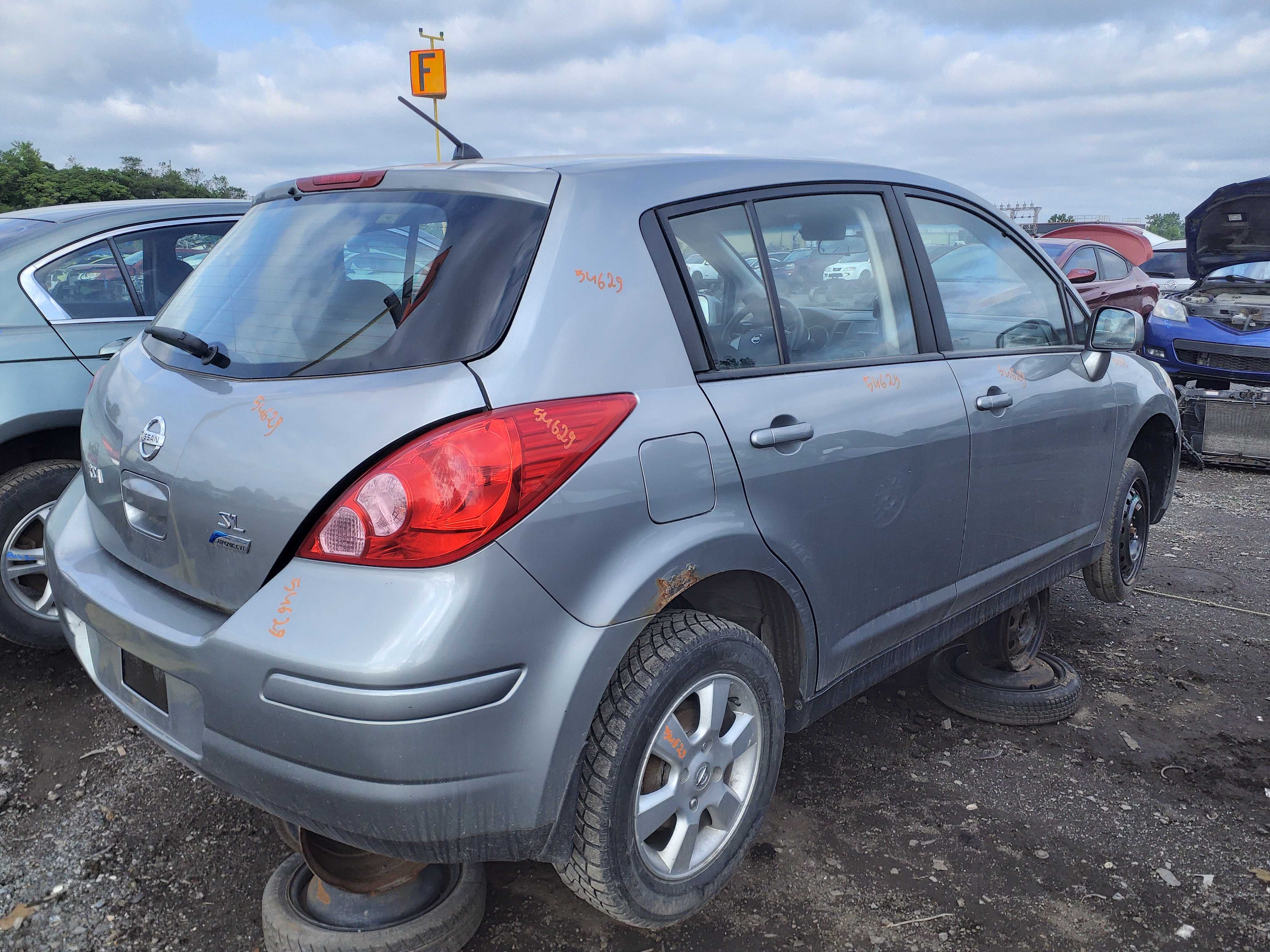 NISSAN VERSA 2010