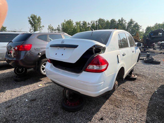 NISSAN VERSA 2010