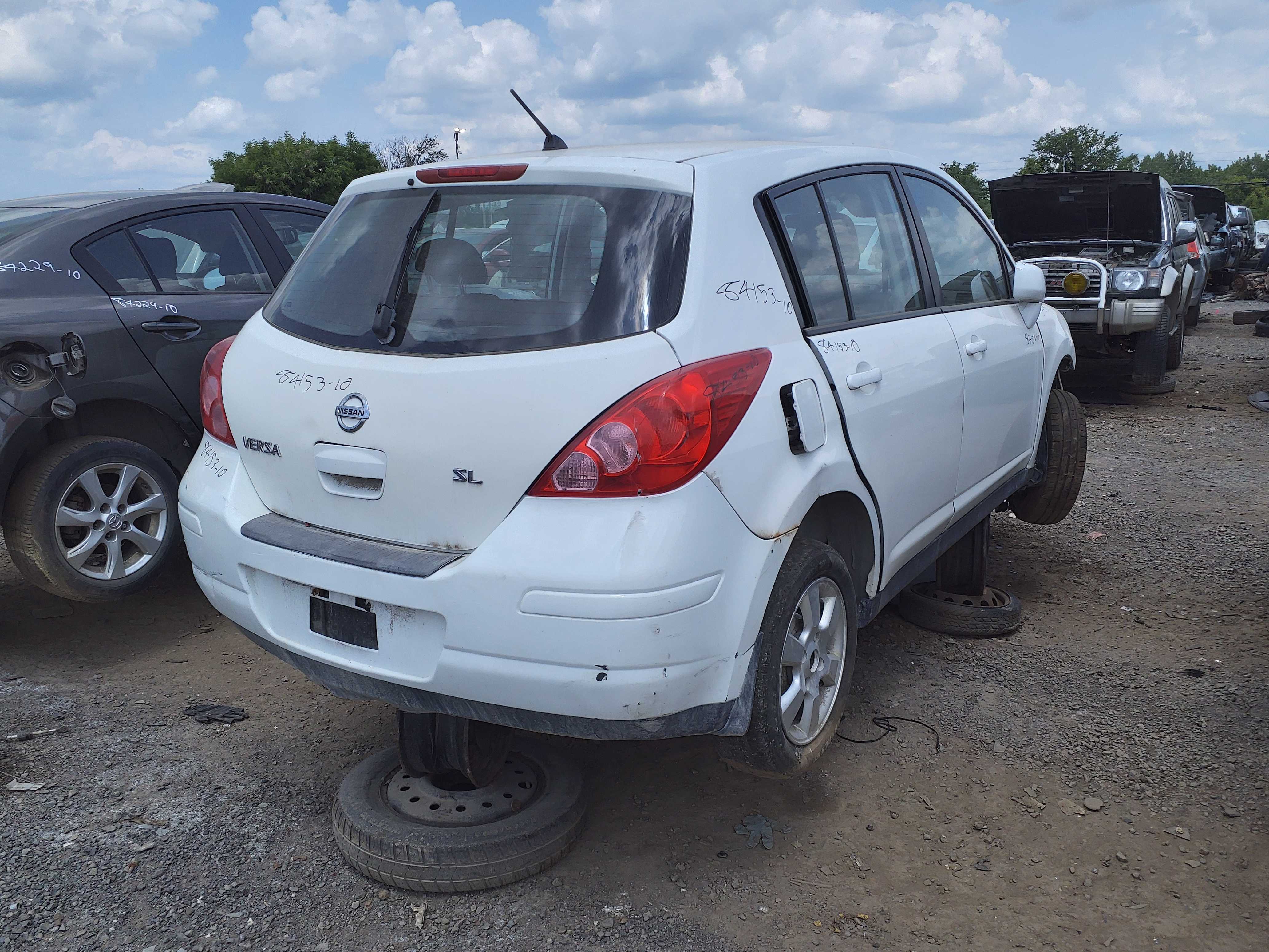 NISSAN VERSA 2010