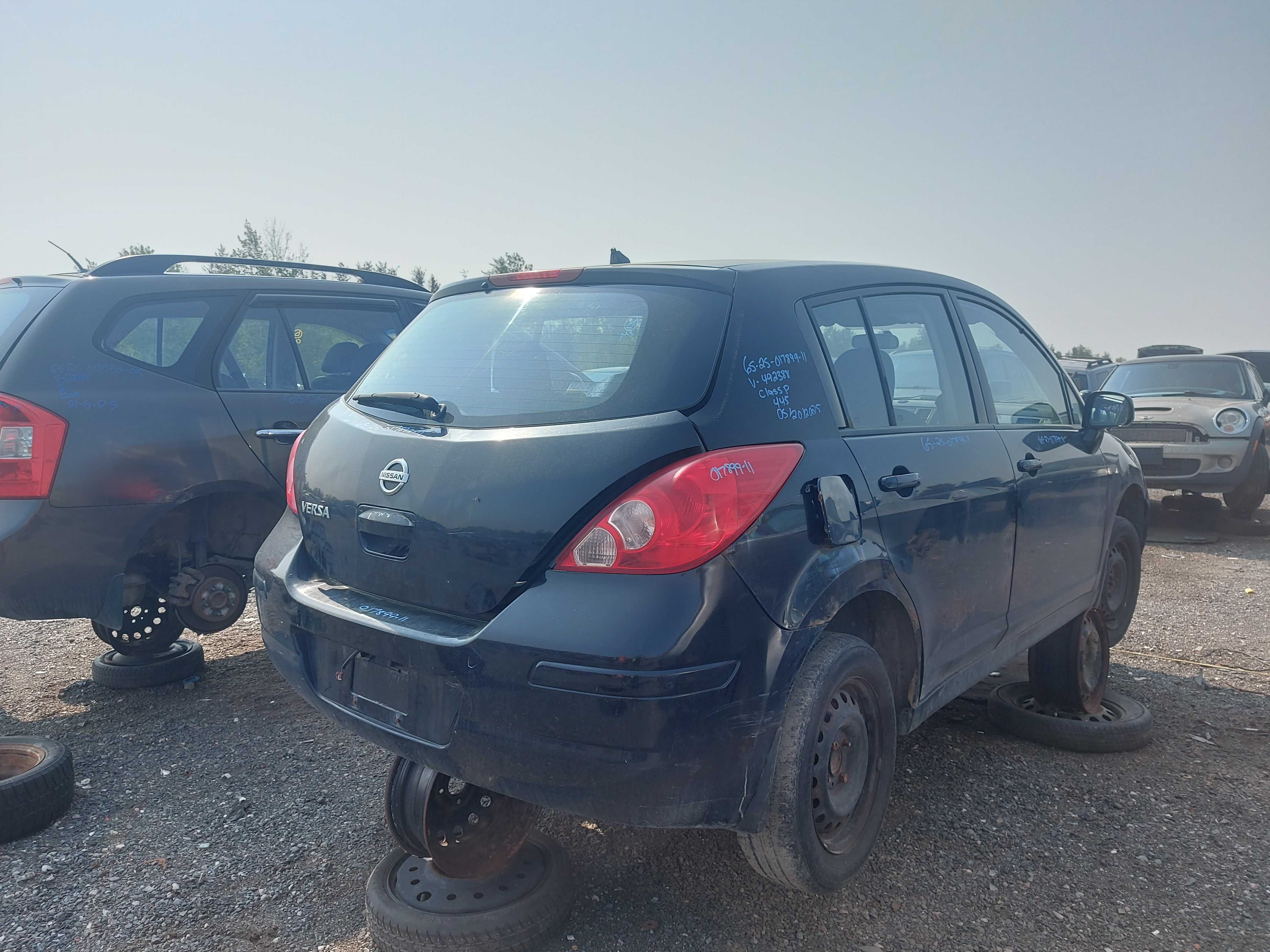 NISSAN VERSA 2011
