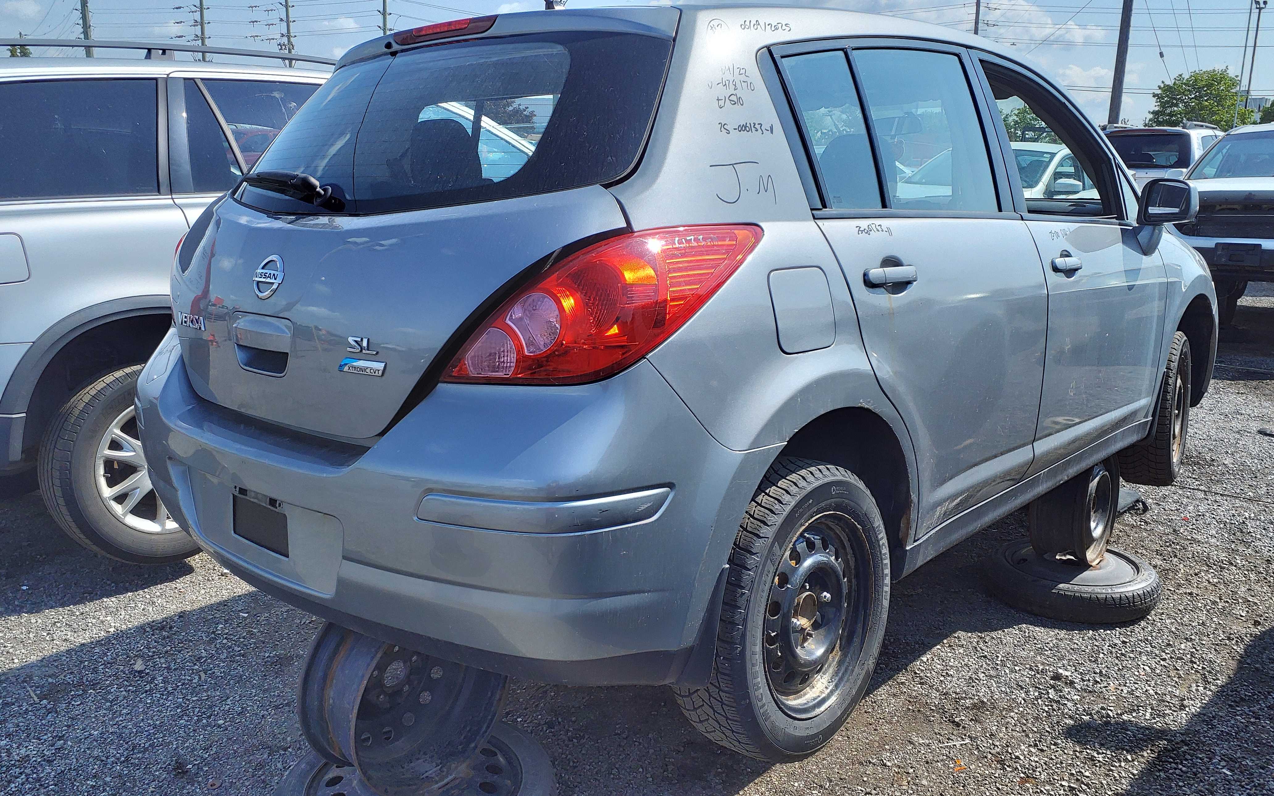 NISSAN VERSA 2011