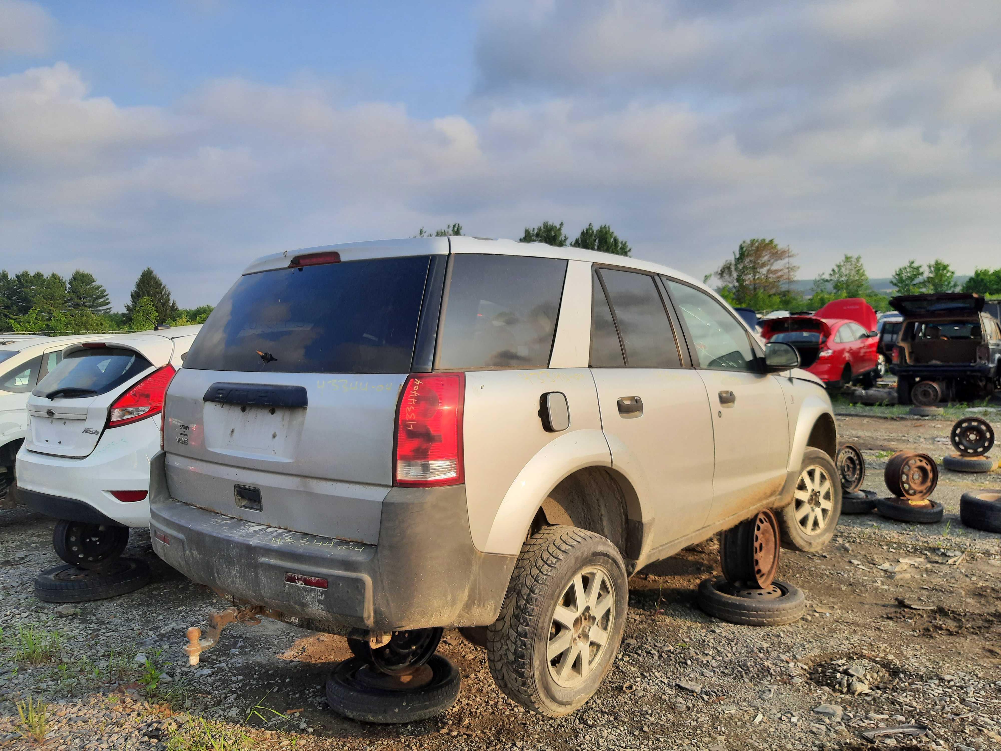 SATURN VUE 2004