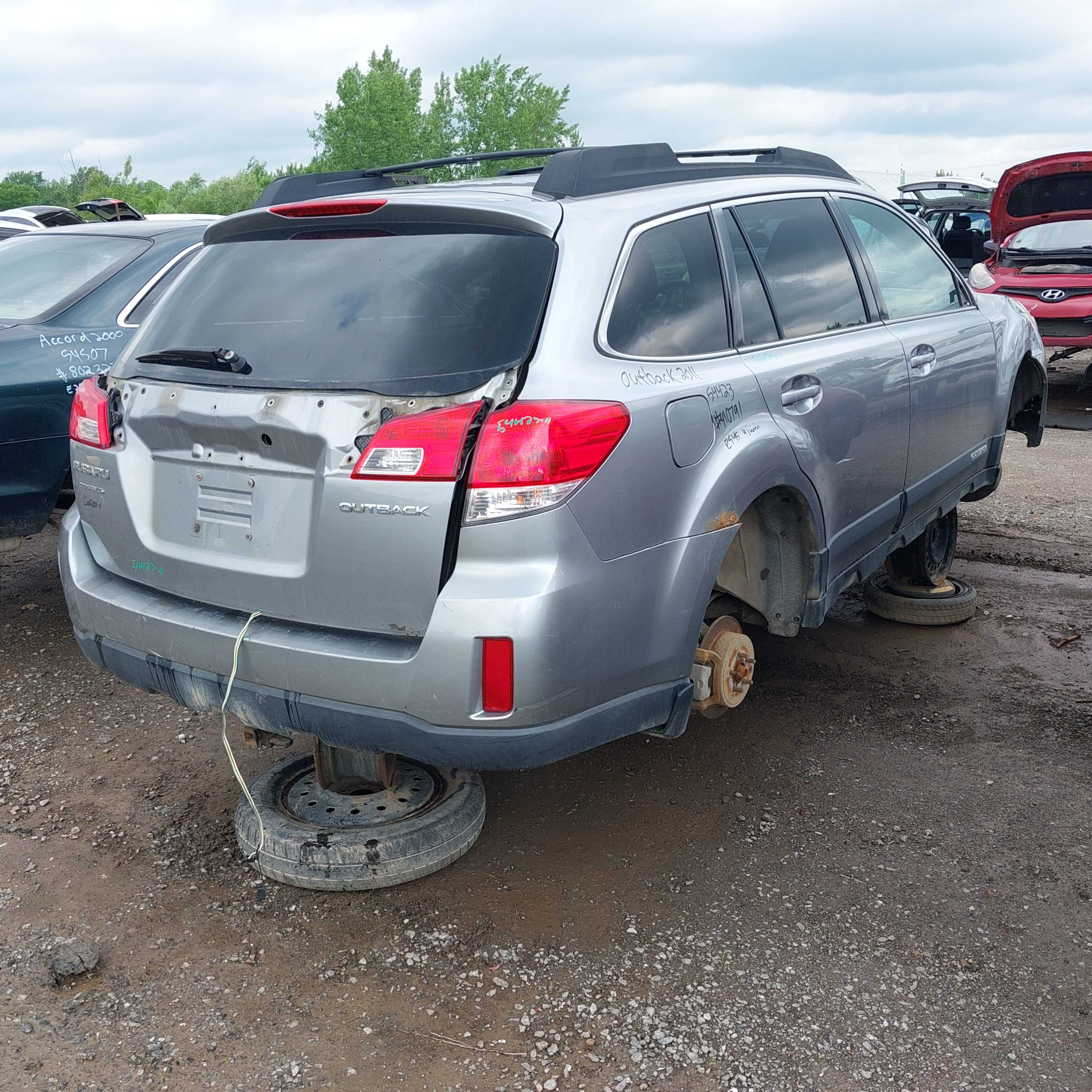 SUBARU OUTBACK 2011
