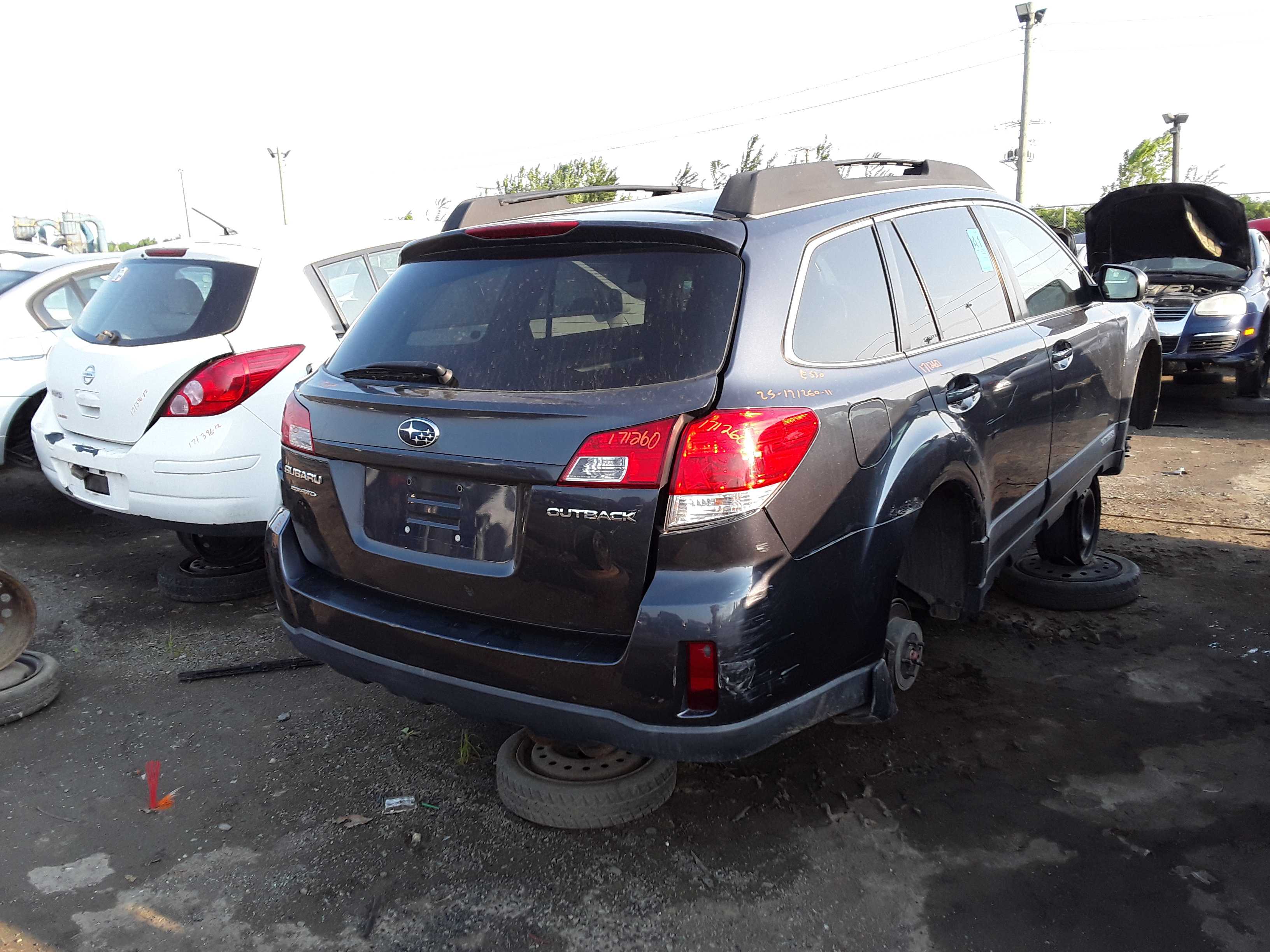 SUBARU OUTBACK 2011