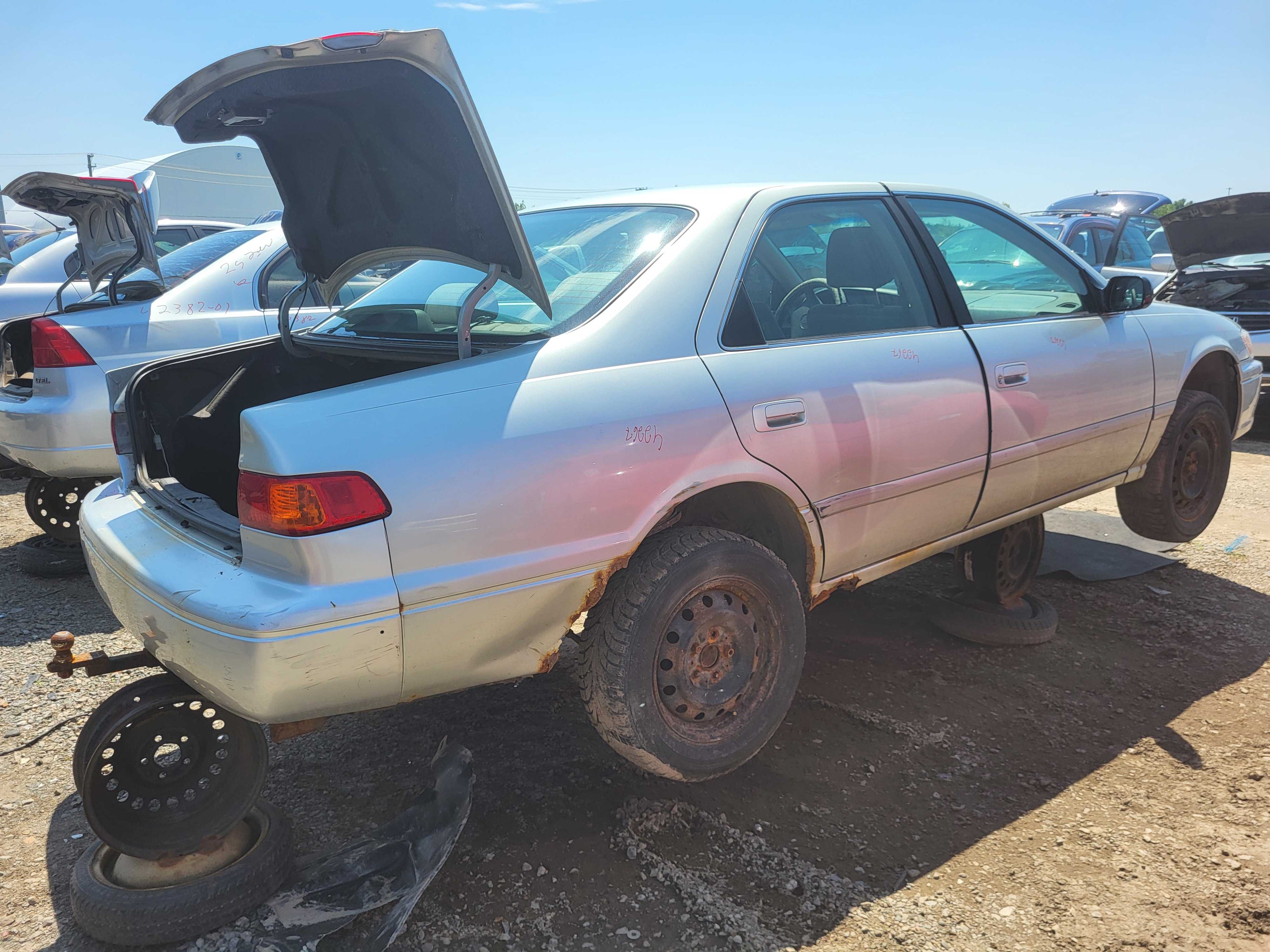 TOYOTA CAMRY 2001