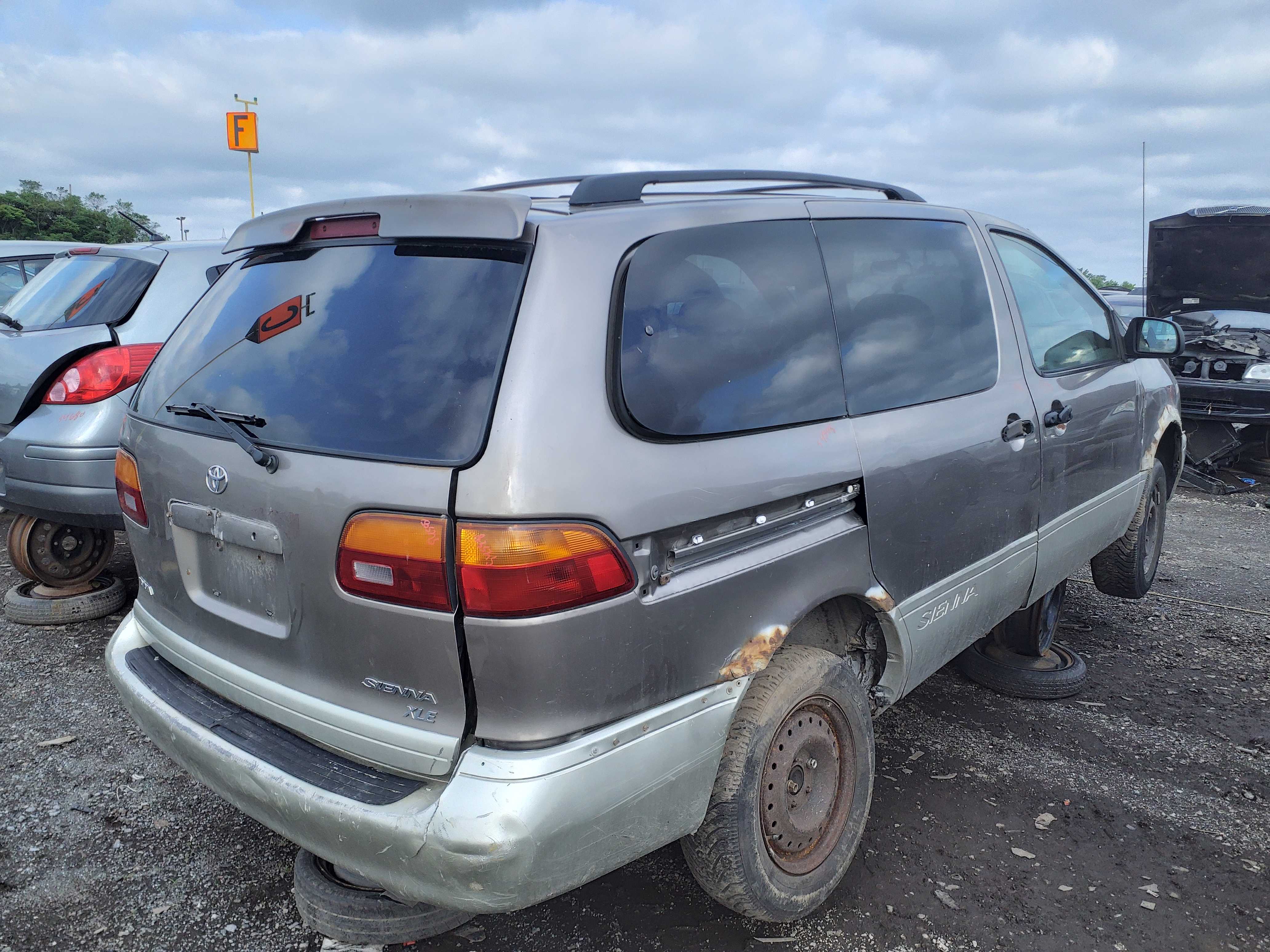 TOYOTA SIENNA 1999