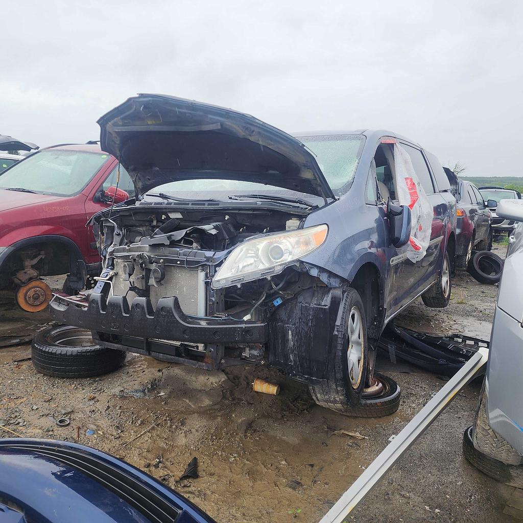 TOYOTA SIENNA 2013