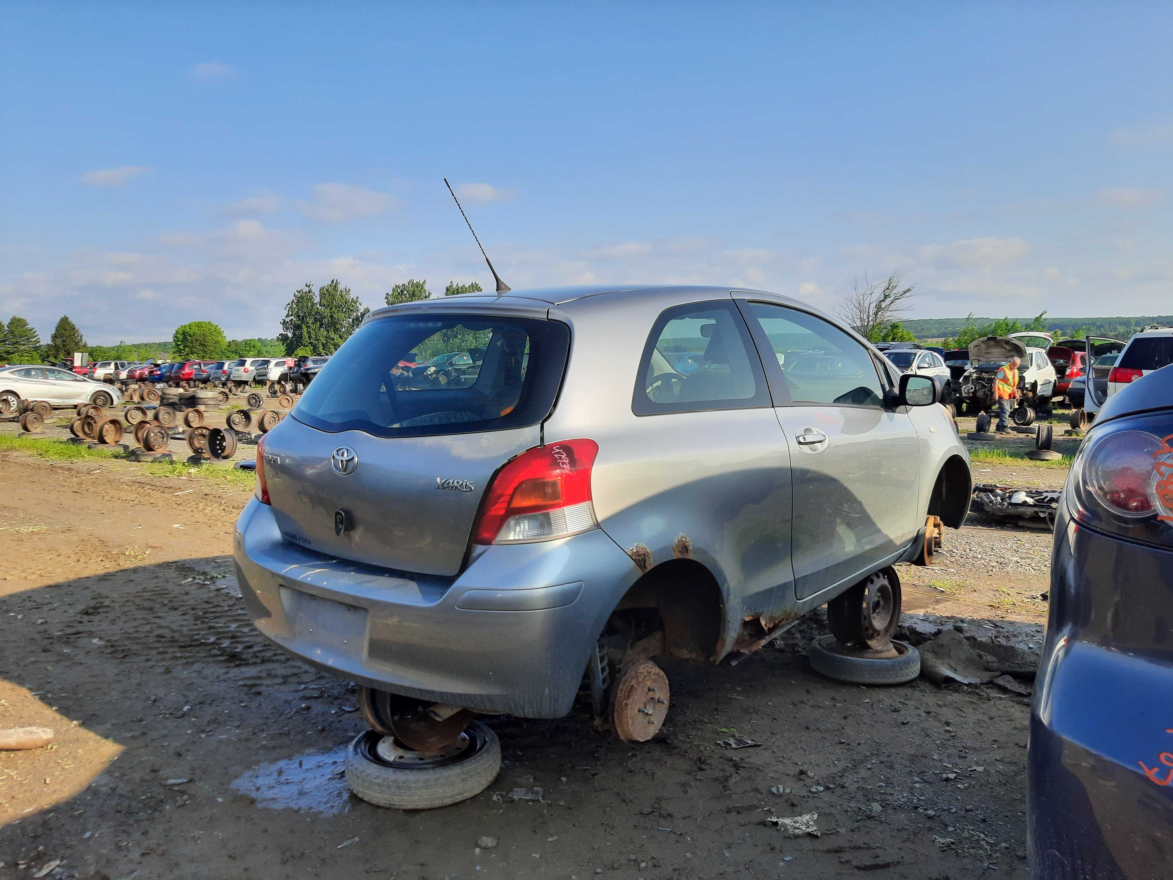 TOYOTA YARIS 2009