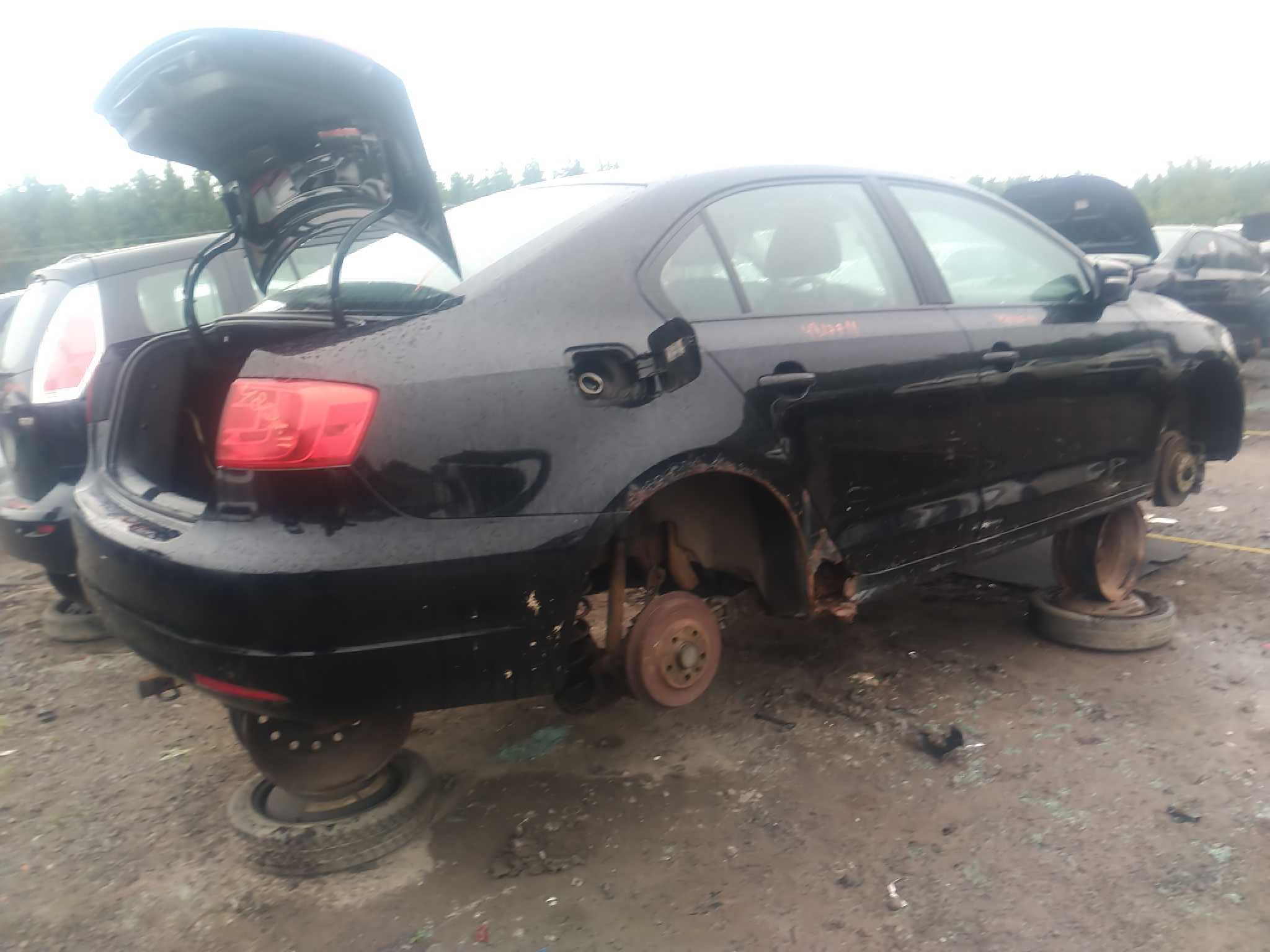 VOLKSWAGEN JETTA 2011