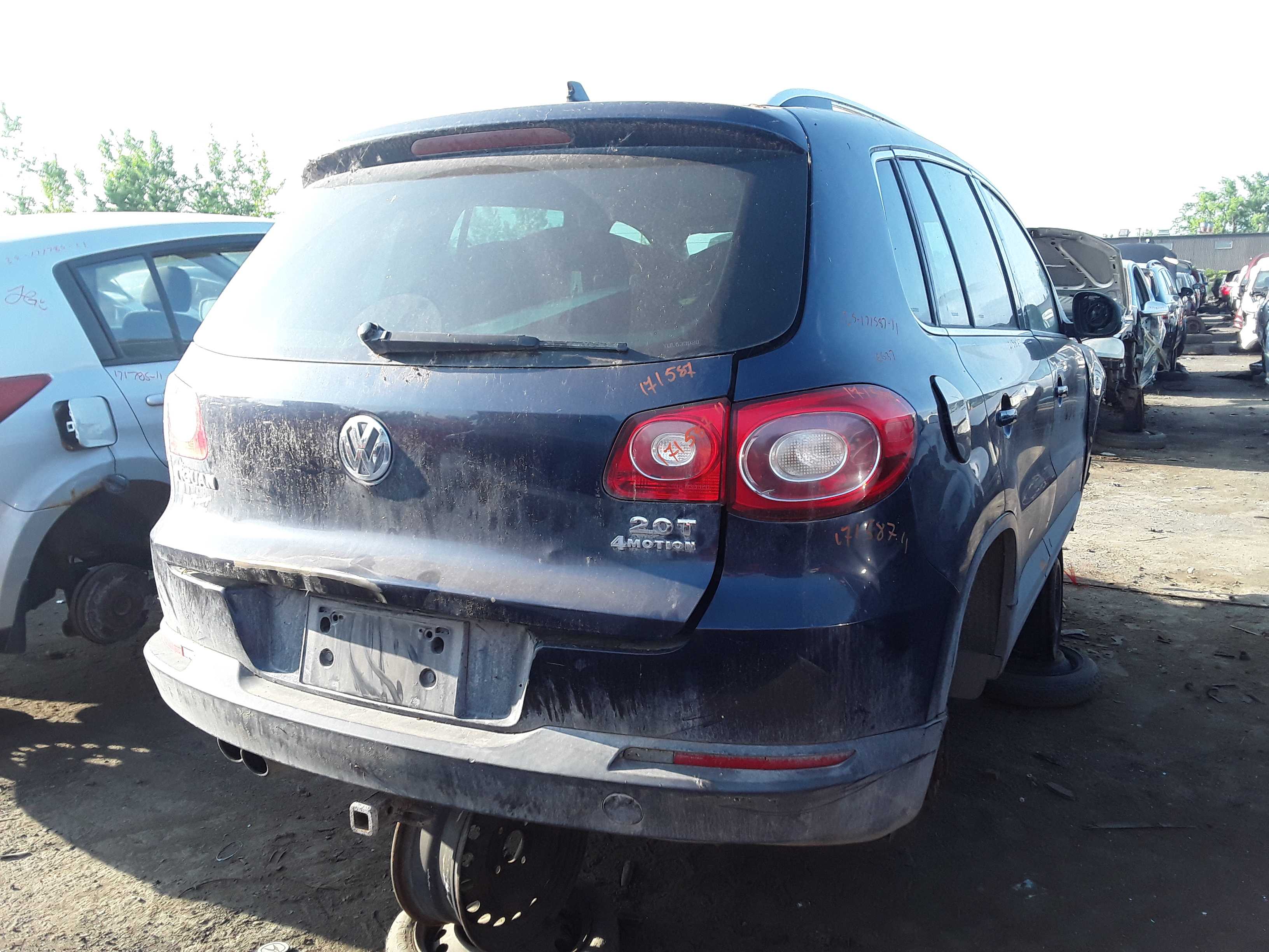 VOLKSWAGEN TIGUAN 2011