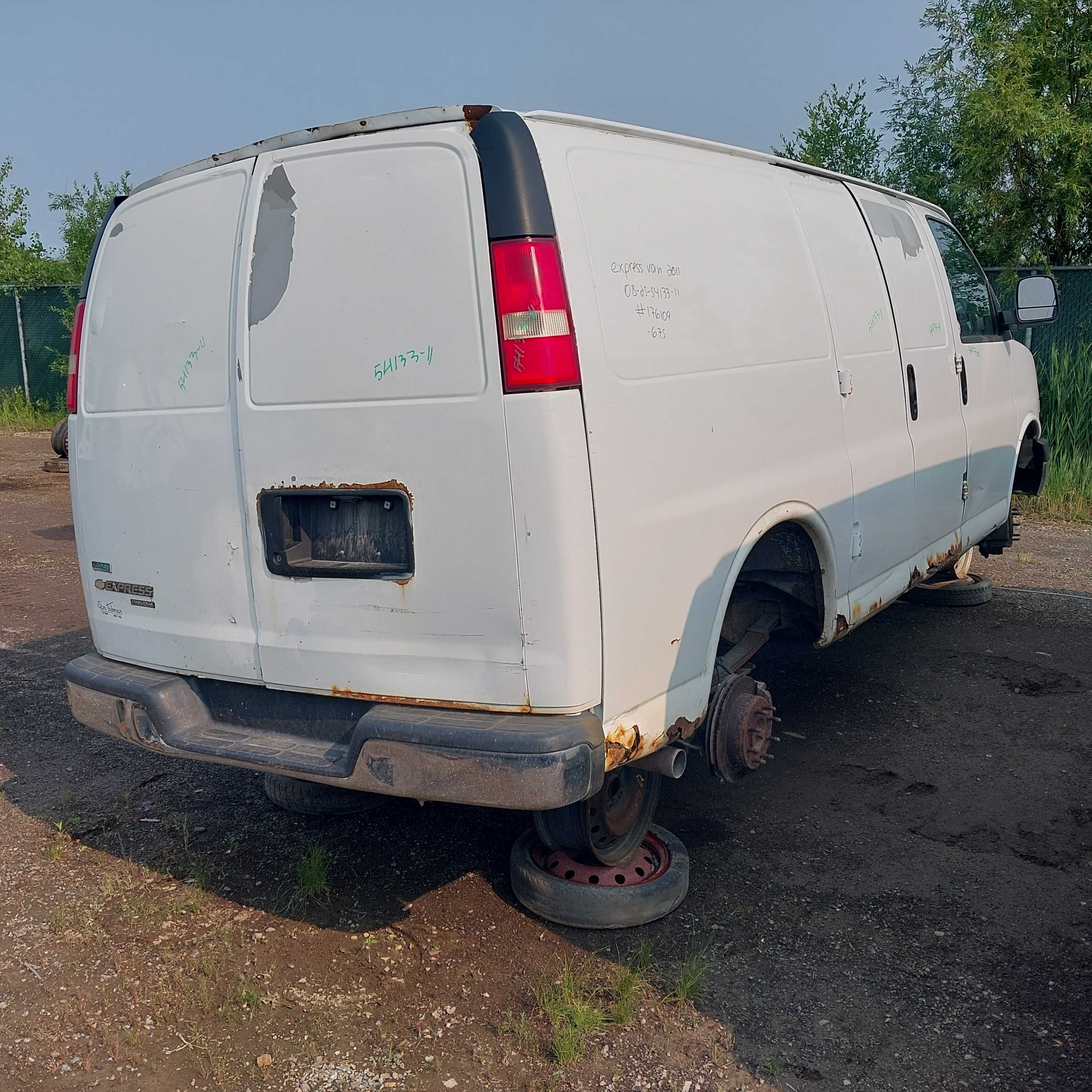 CHEVROLET EXPRESS VAN 2011