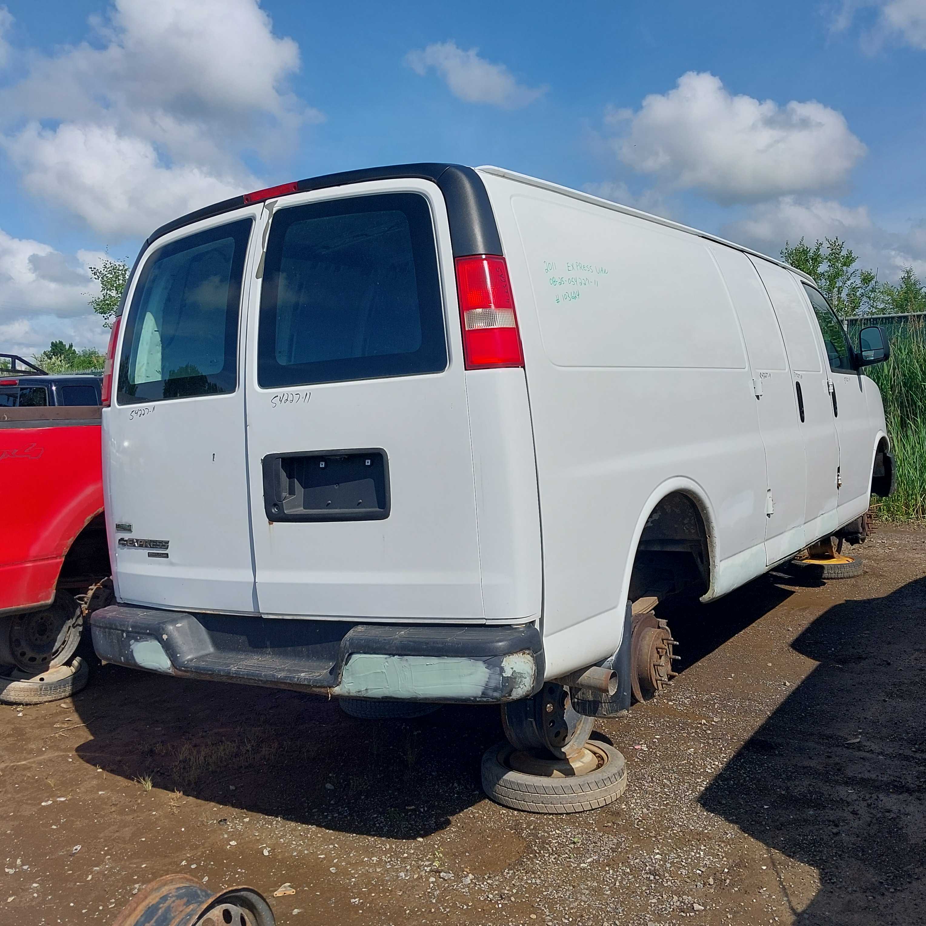 CHEVROLET EXPRESS VAN 2011