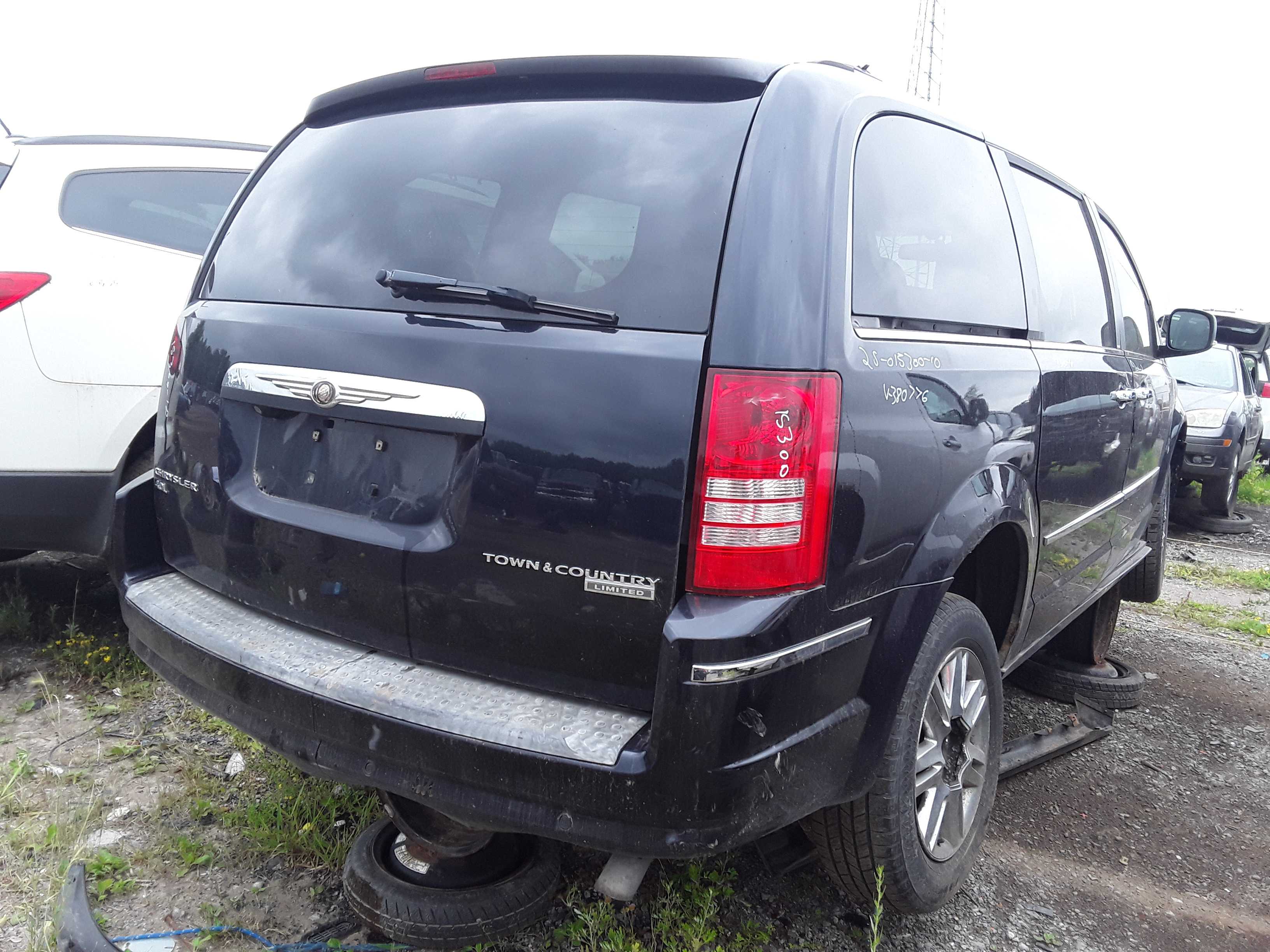CHRYSLER TOWN &amp; COUNTRY 2010