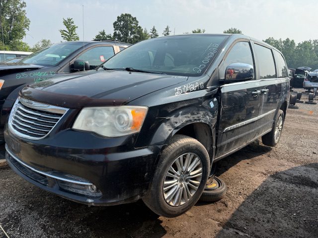 CHRYSLER TOWN & COUNTRY 2012