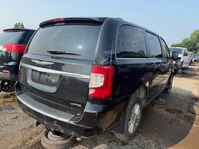 CHRYSLER TOWN &amp; COUNTRY 2012