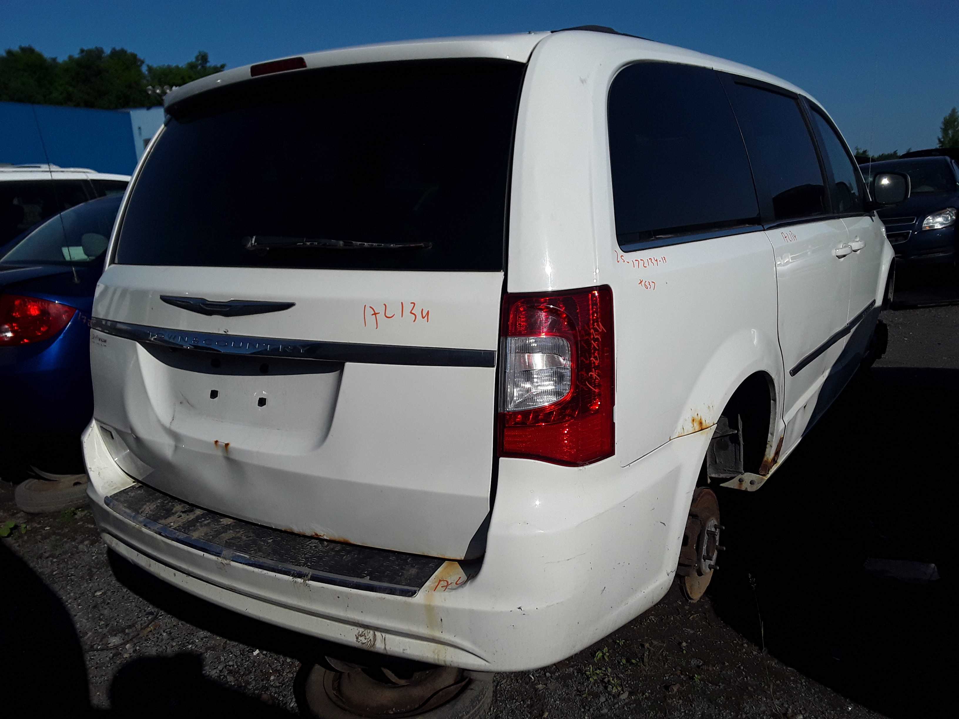 CHRYSLER TOWN &amp; COUNTRY 2013