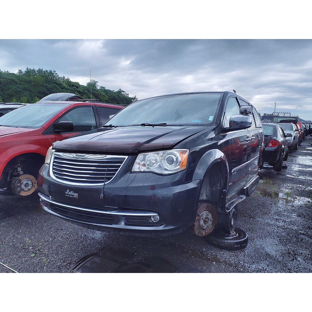 CHRYSLER TOWN & COUNTRY 2013
