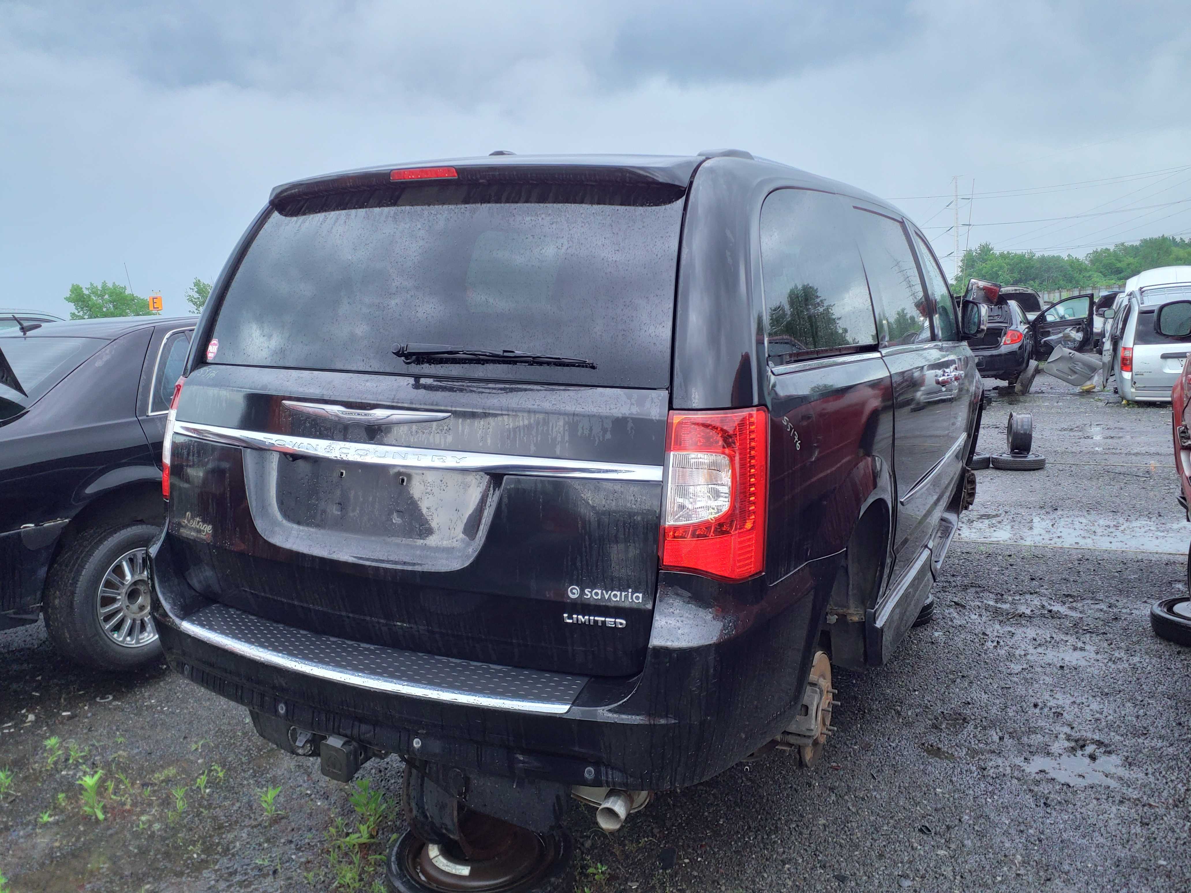 CHRYSLER TOWN &amp; COUNTRY 2013