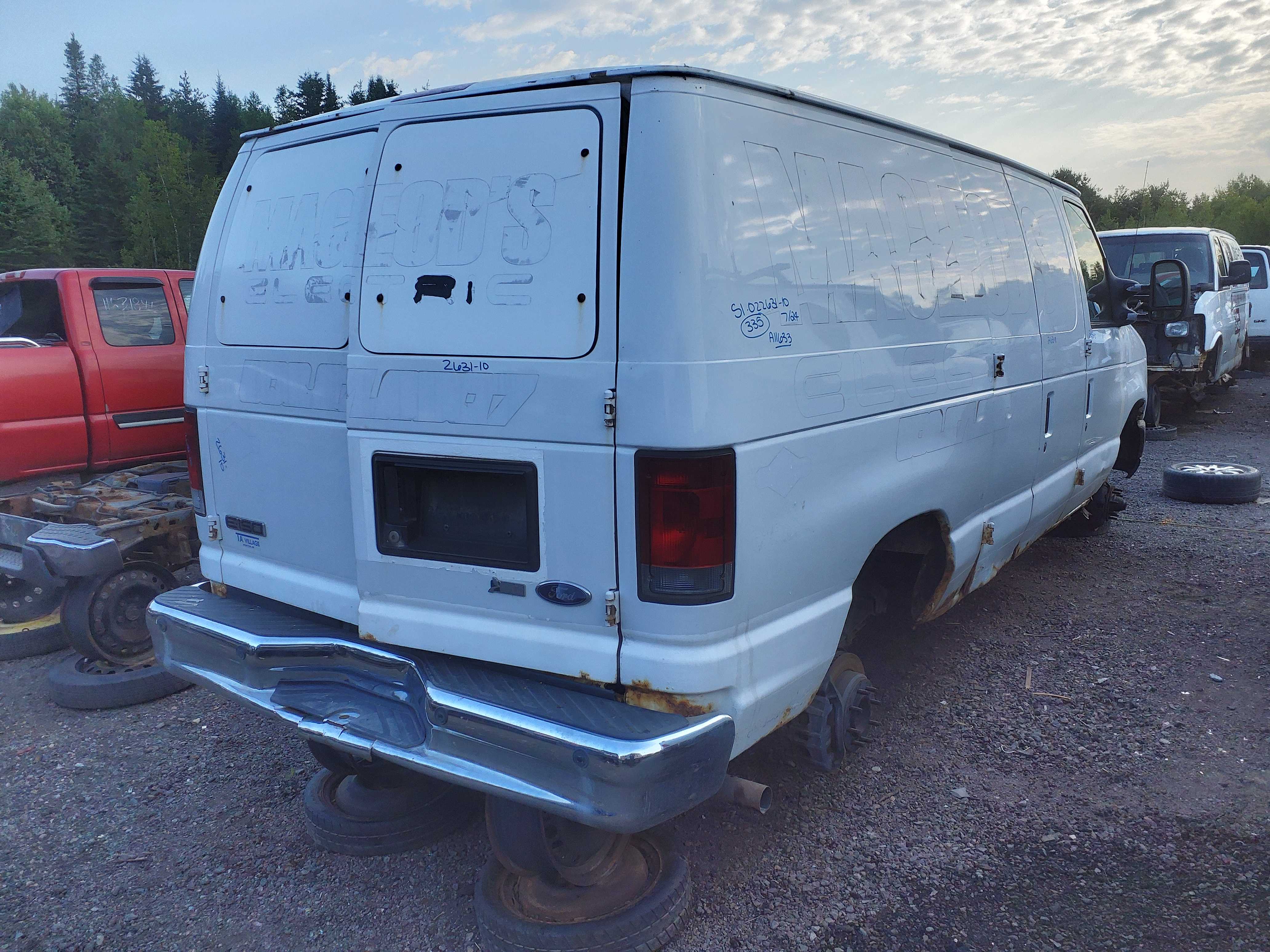 FORD ECONOLINE 2010