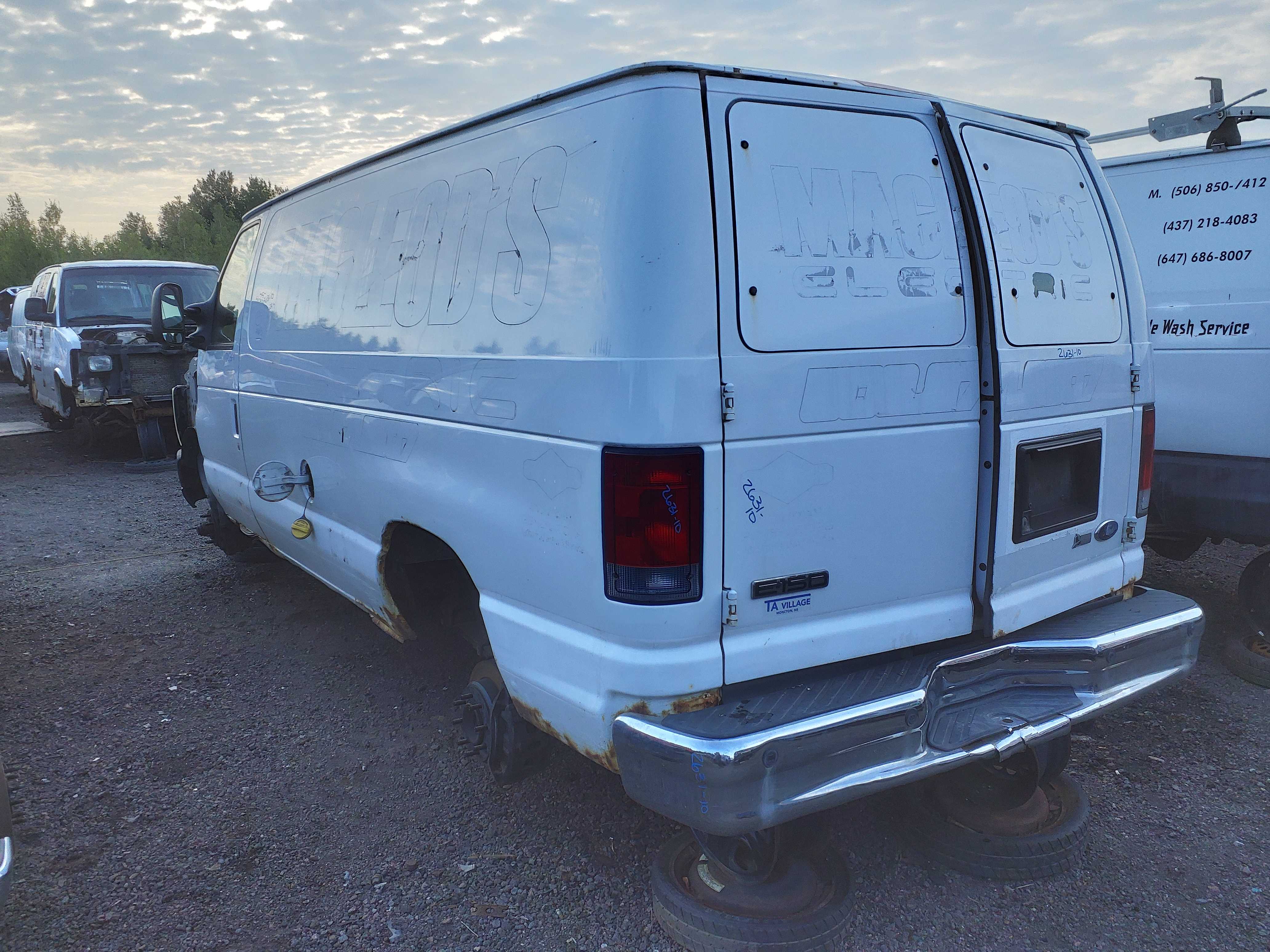 FORD ECONOLINE 2010