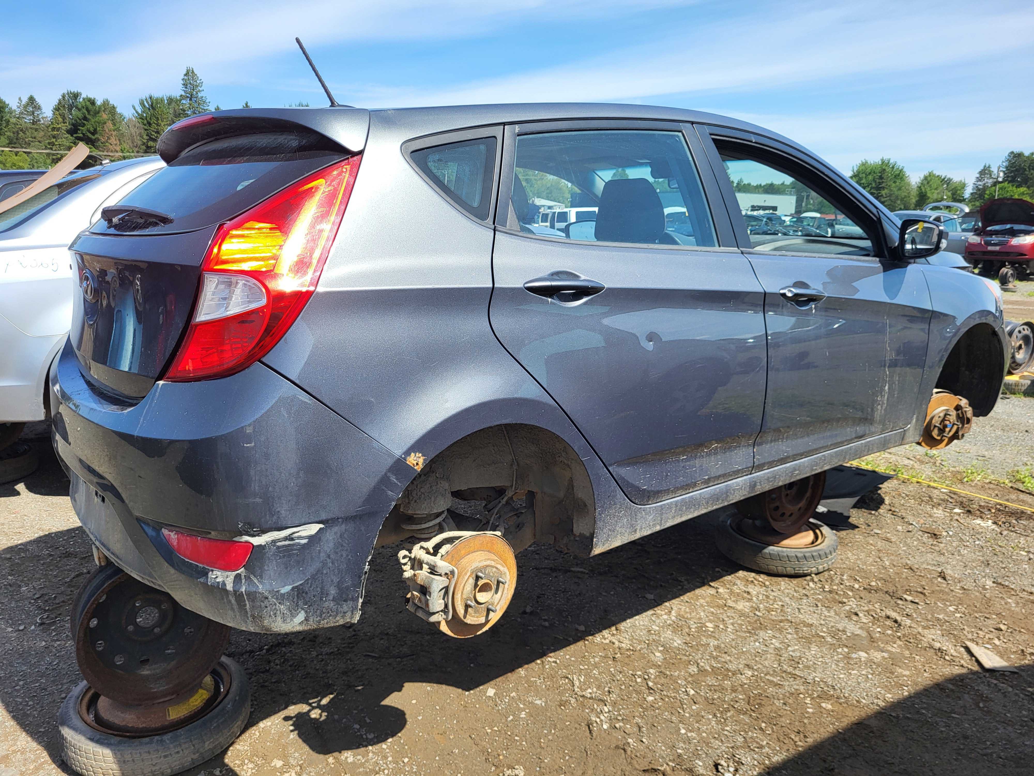 HYUNDAI ACCENT 2012