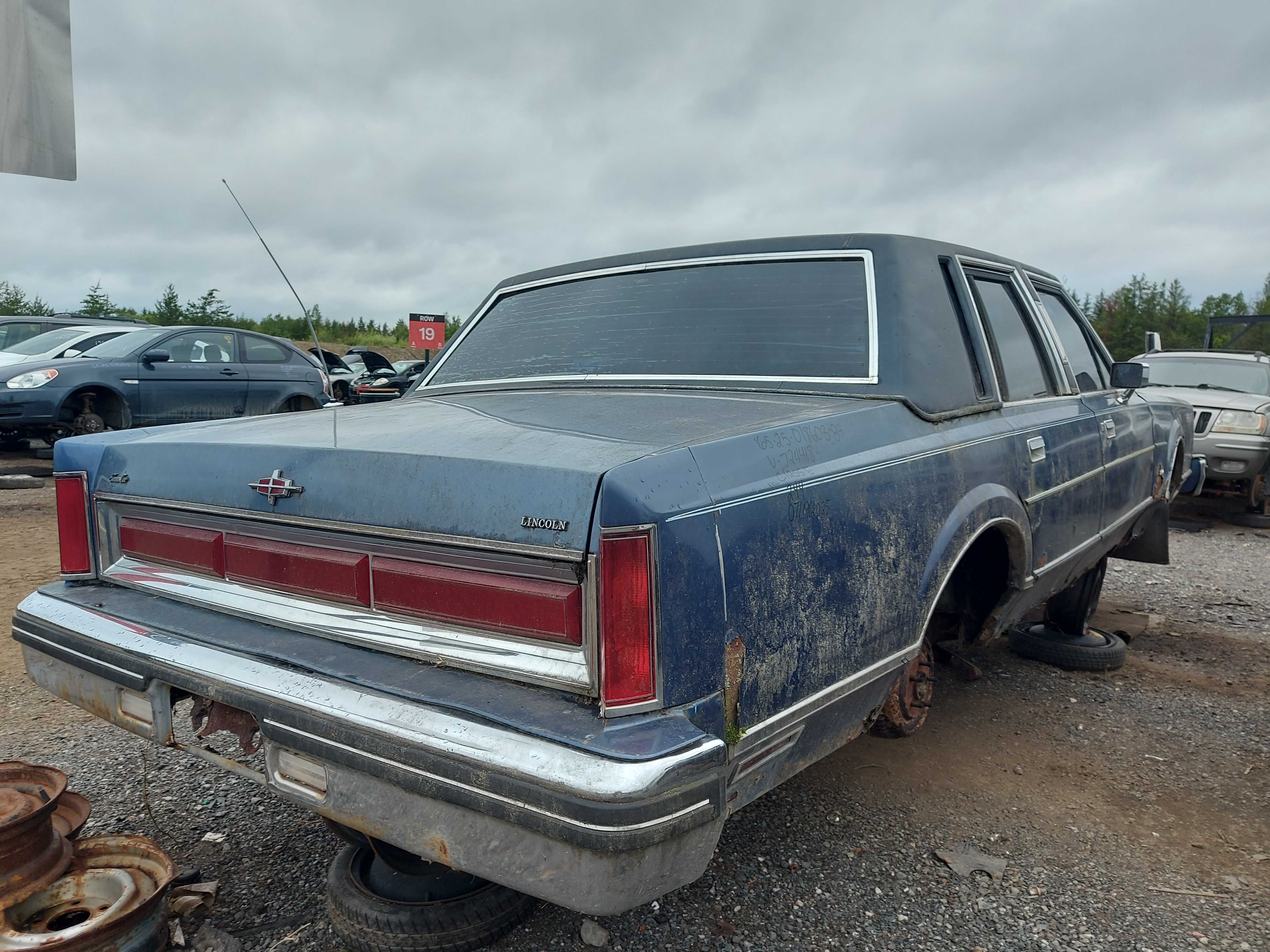 LINCOLN TOWN CAR 1984