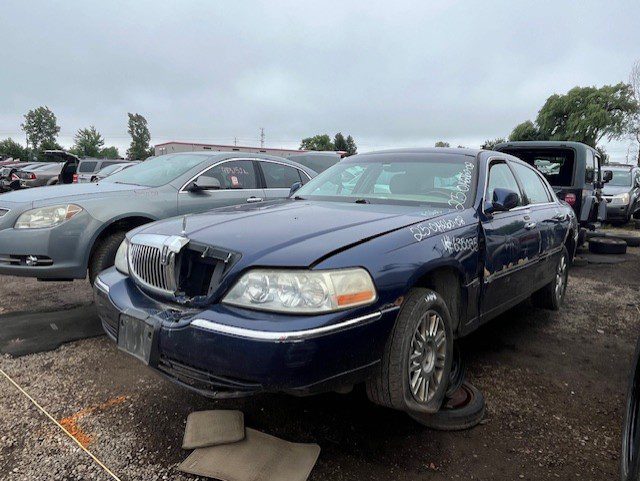 LINCOLN TOWN CAR 2008