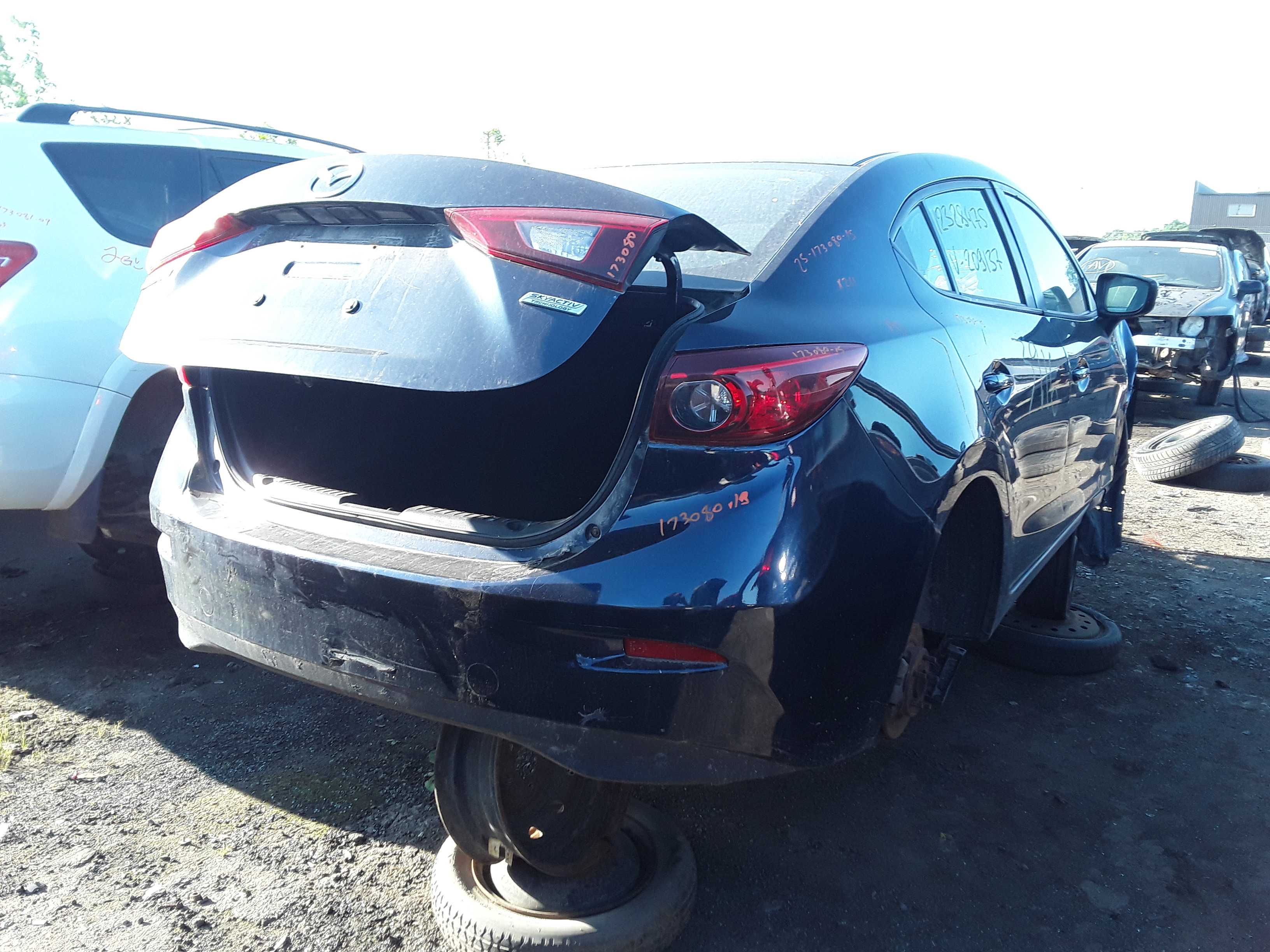 MAZDA MAZDA3 2015