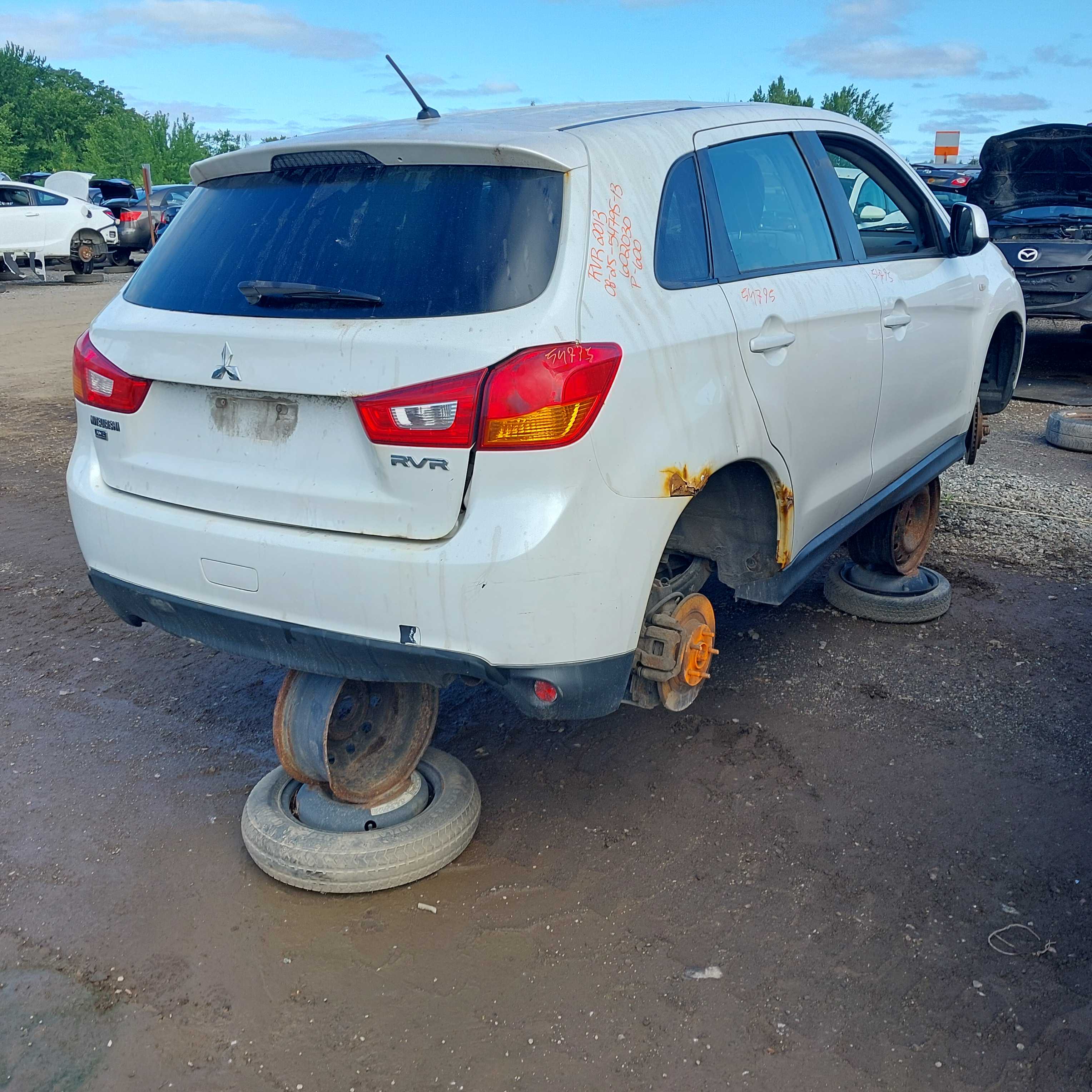 MITSUBISHI RVR 2013