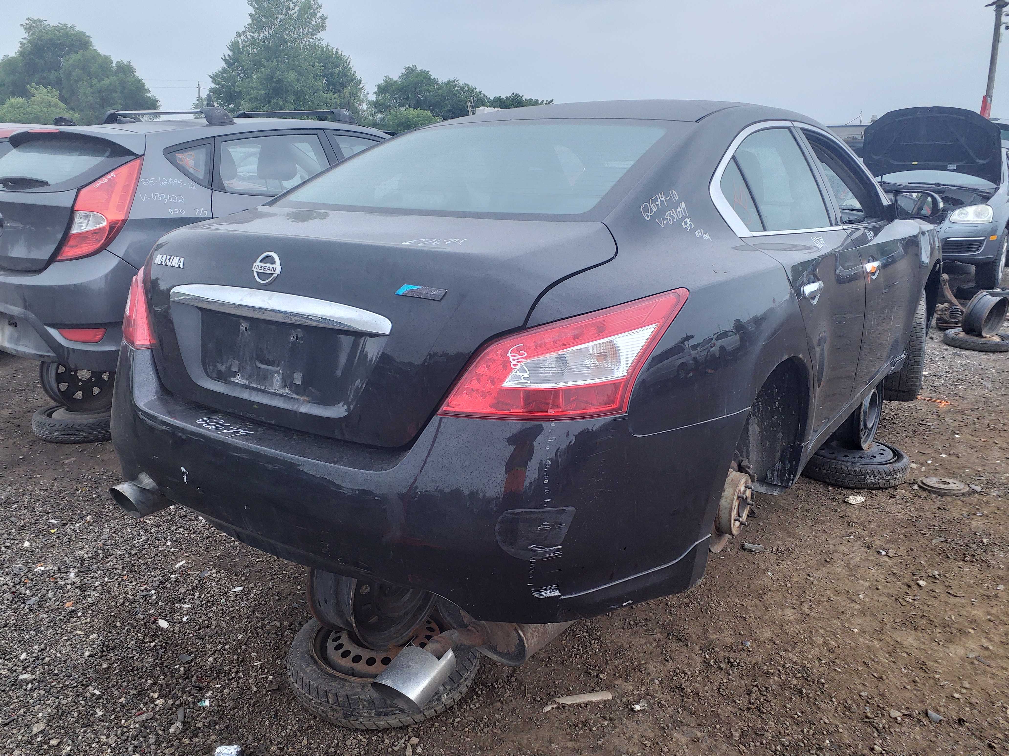 NISSAN MAXIMA 2010
