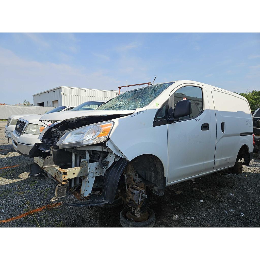 NISSAN NV 2015