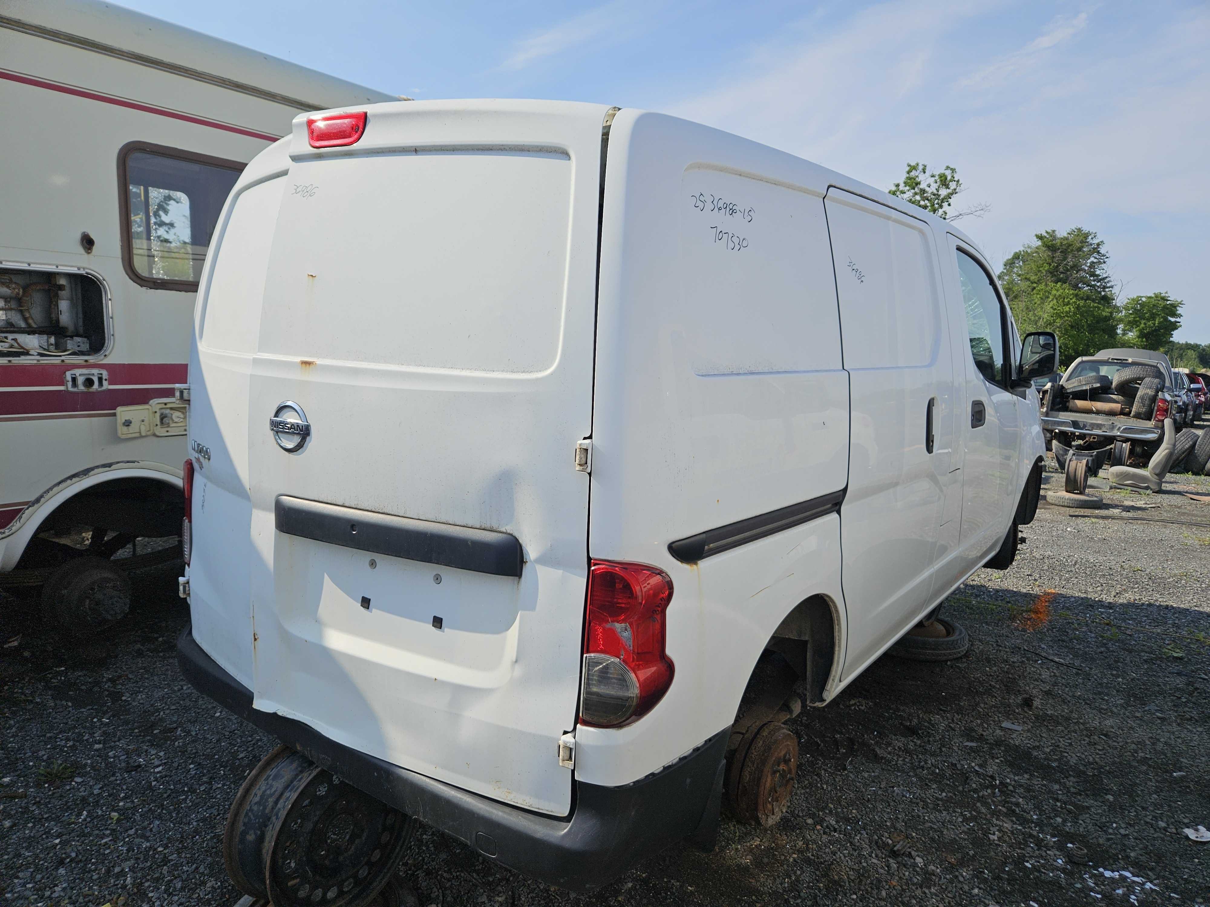 NISSAN NV 2015