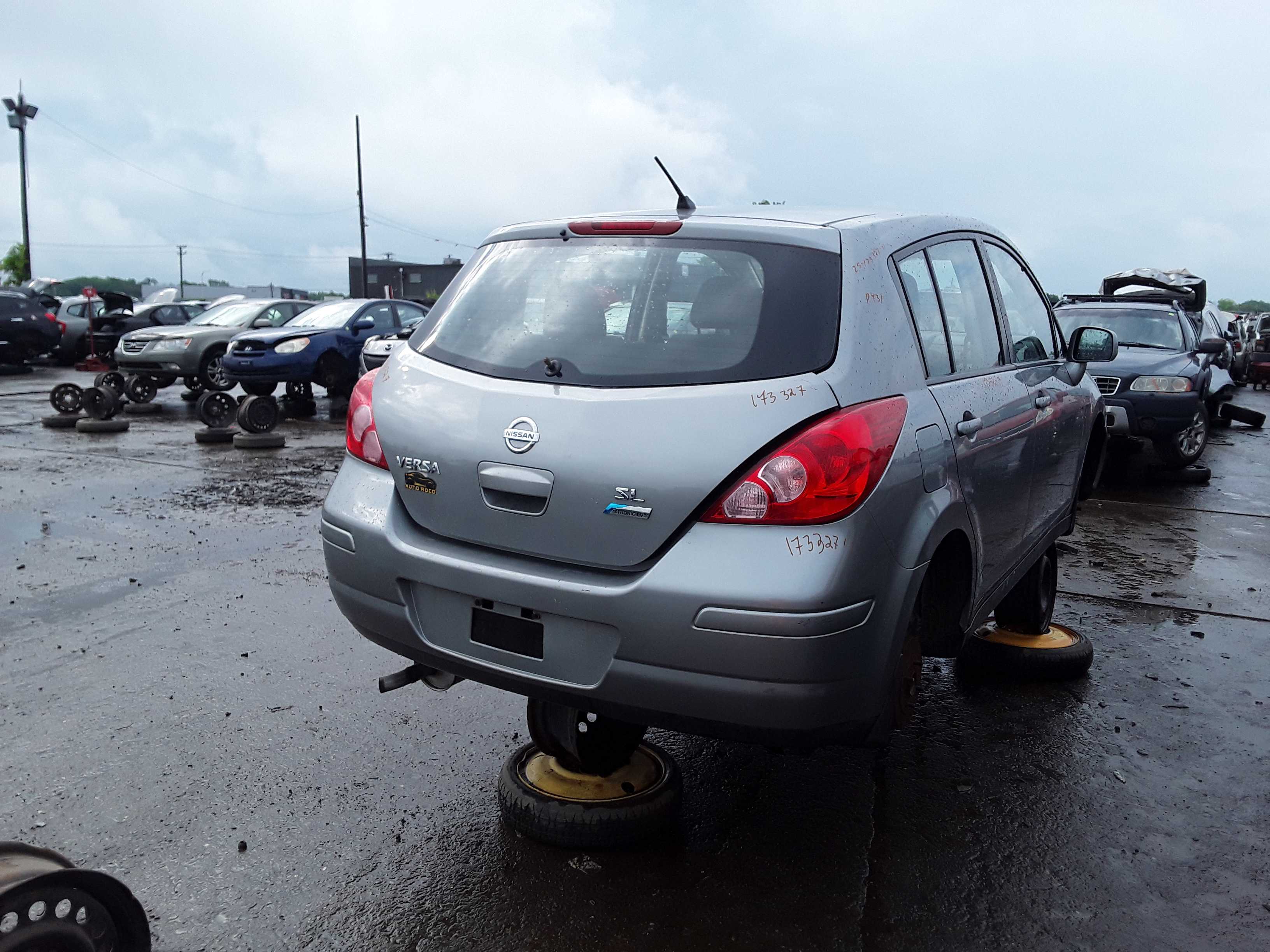 NISSAN VERSA 2011