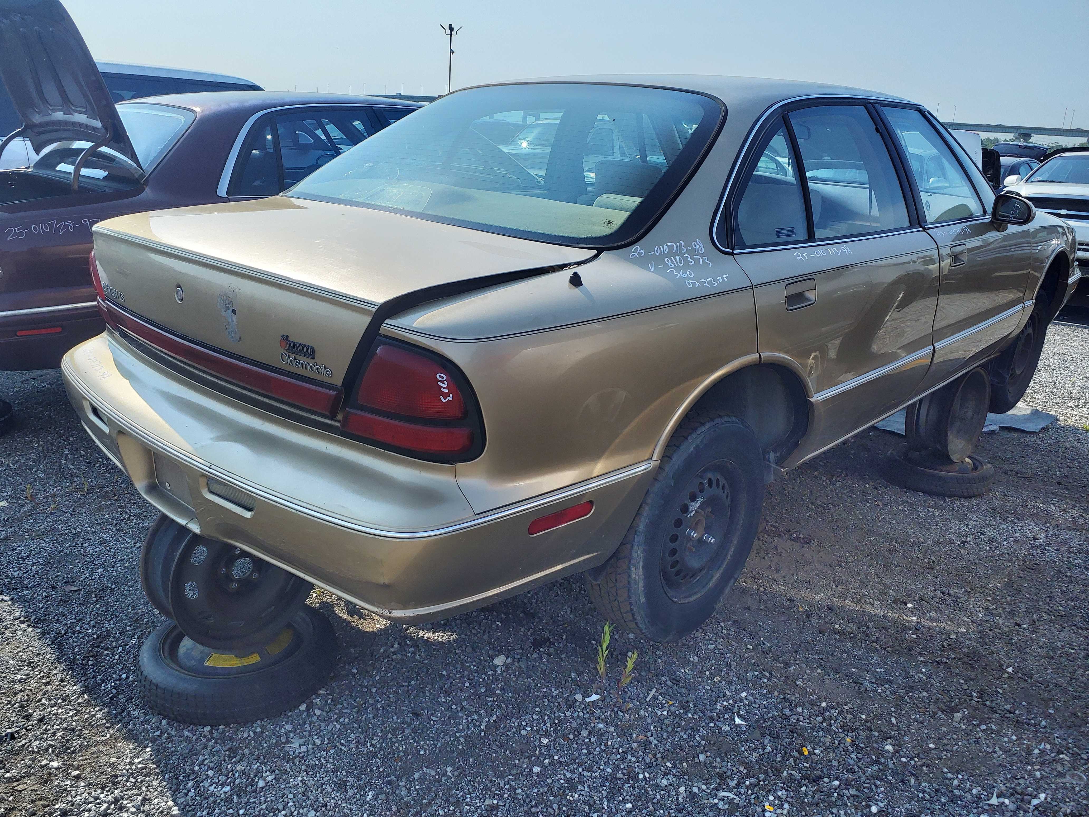 OLDSMOBILE 88 1998