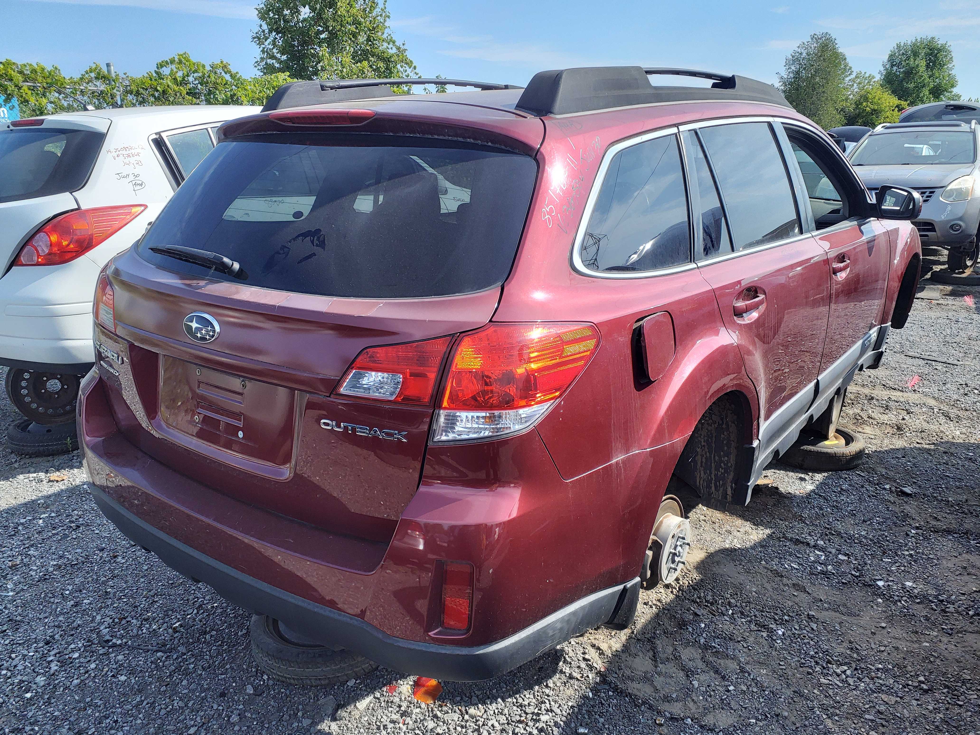 SUBARU OUTBACK 2011