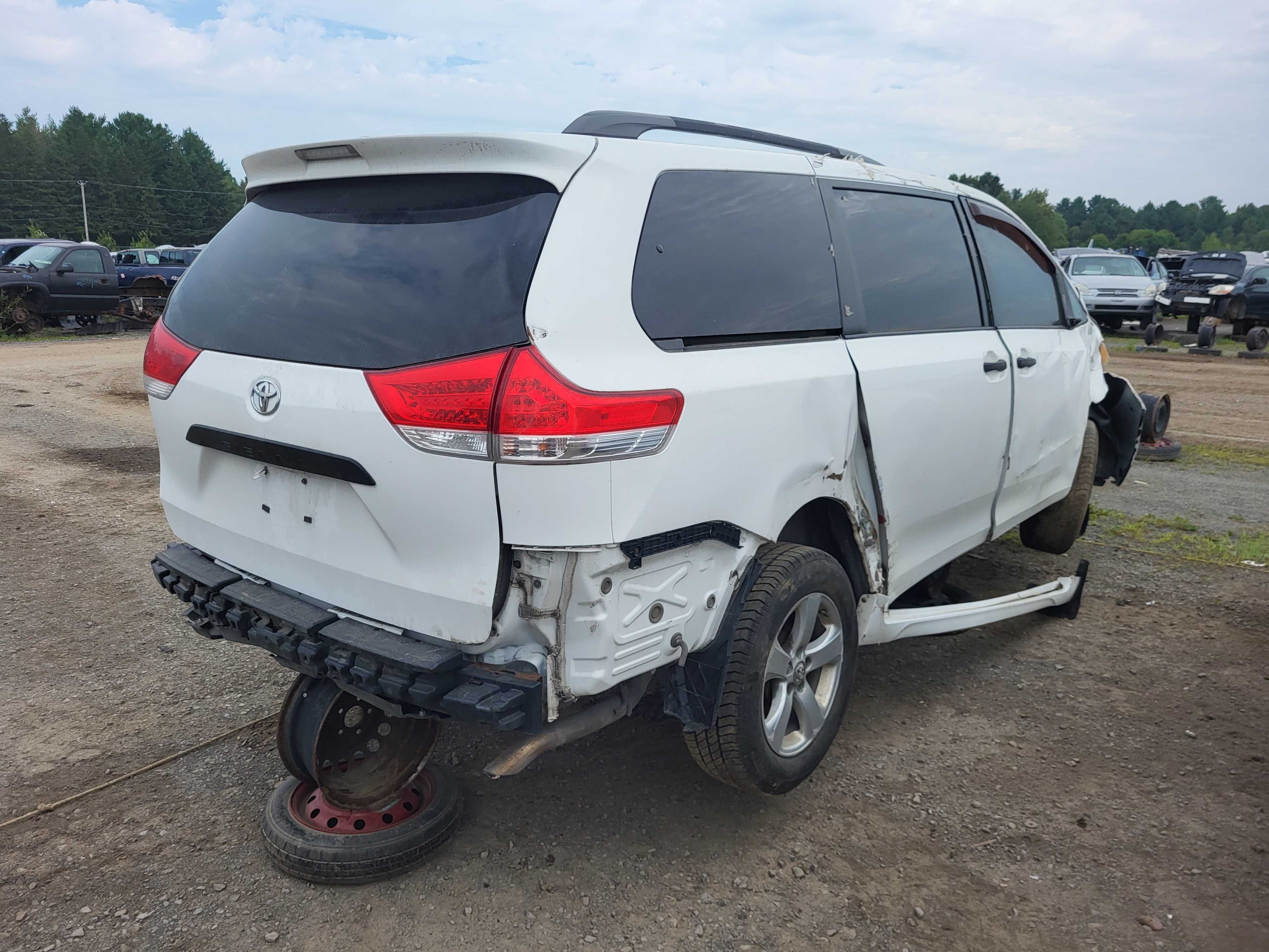TOYOTA SIENNA 2011