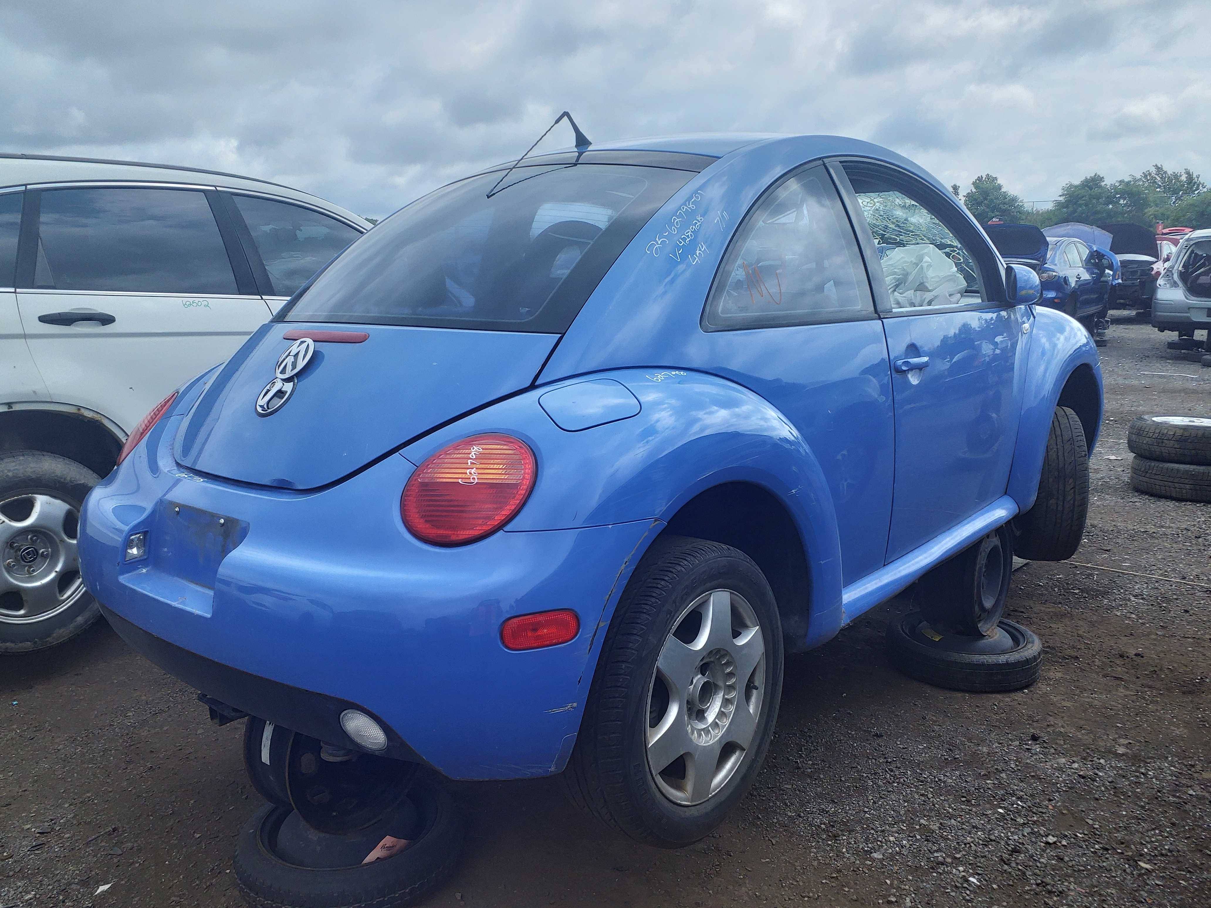 VOLKSWAGEN NEW BEETLE 2001