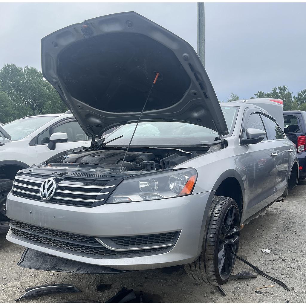 VOLKSWAGEN PASSAT 2012